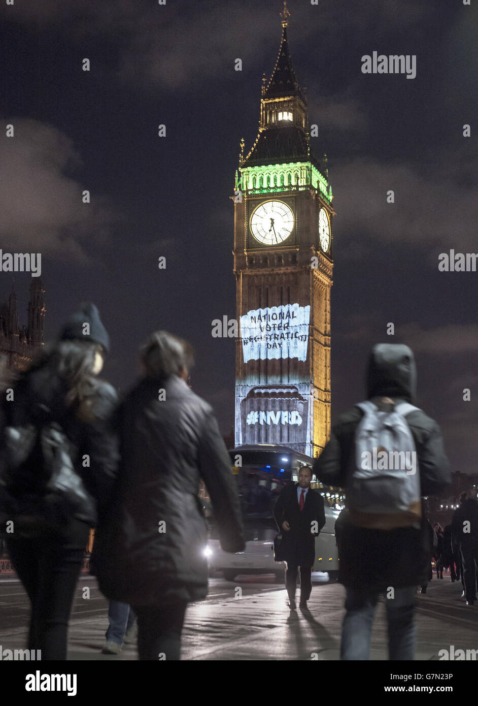 Eine Projektion einer animierten Wahlurne beleuchtet den Elizabeth Tower im Houses of Parliament in Westminster, London, um am 5. Februar 2015 auf den National Voter Registration Day (NVRD) aufmerksam zu machen. Stockfoto