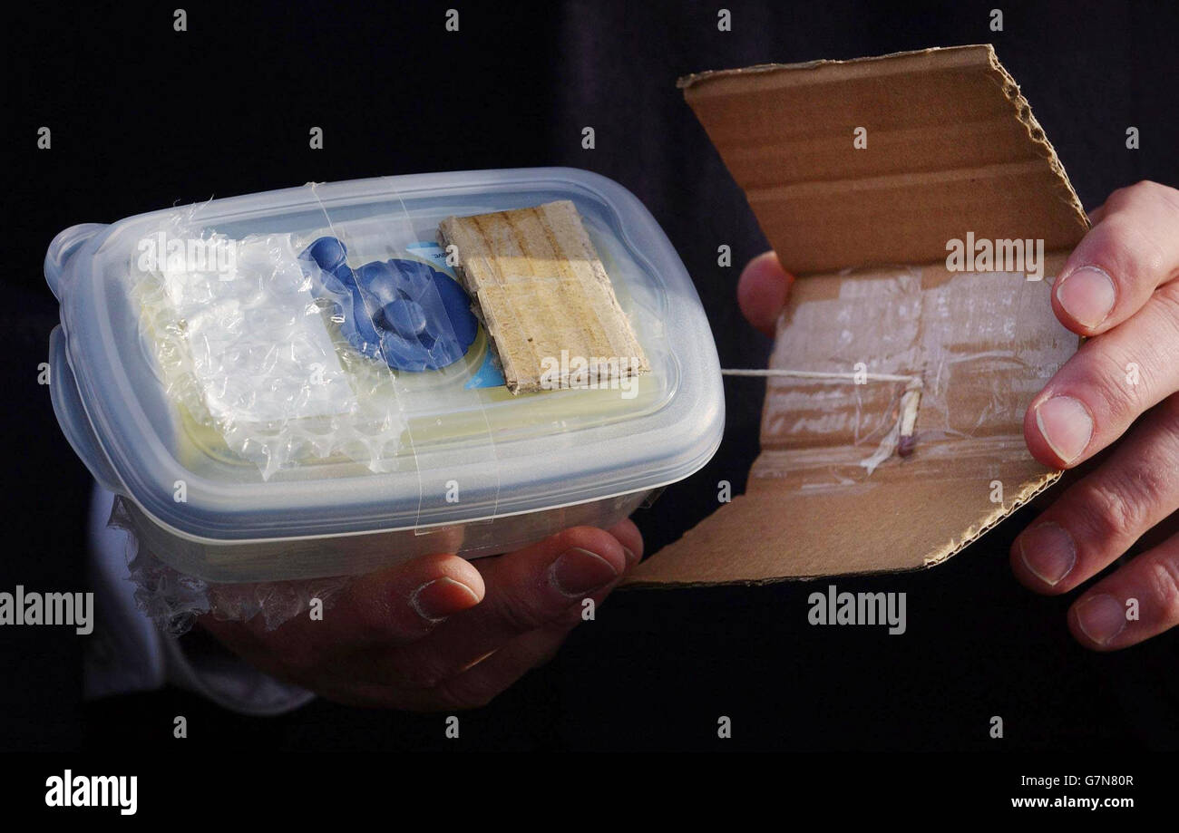 Eine improvisierte Sprengvorrichtung, die leichtere Flüssigkeit, Streichhölzer und einen Partypopper von Justin McAuliffe verwendete, wurde acht lebenslange Haftstrafen für eine Briefbombenkampagne gegen Ex-Freunde und Arbeitskollegen erhalten. Stockfoto