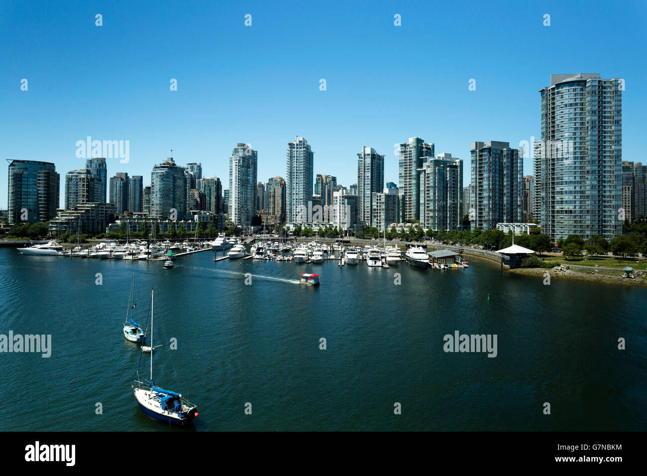 Skyline Stadtbild mit Blick auf False Creek und Yaletown befindet sich in Vancouver, British Columbia, Kanada. Stockfoto