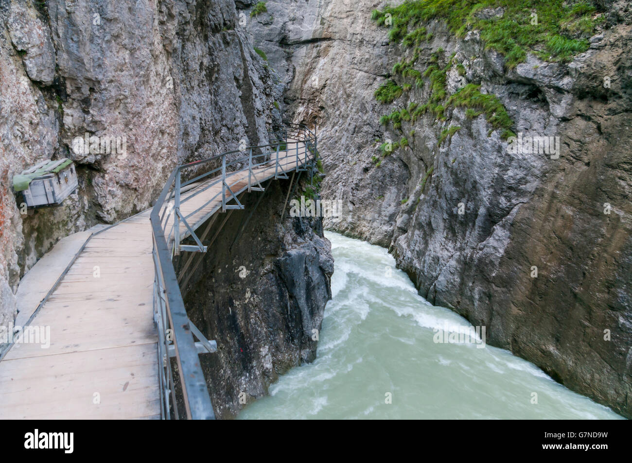 Aareschlucht, eine Schlucht des Flusses Aare tief in geschnitzt Kalkstein, mit bis zu 180m hohen Felswänden. Meiringen, Schweiz. Stockfoto
