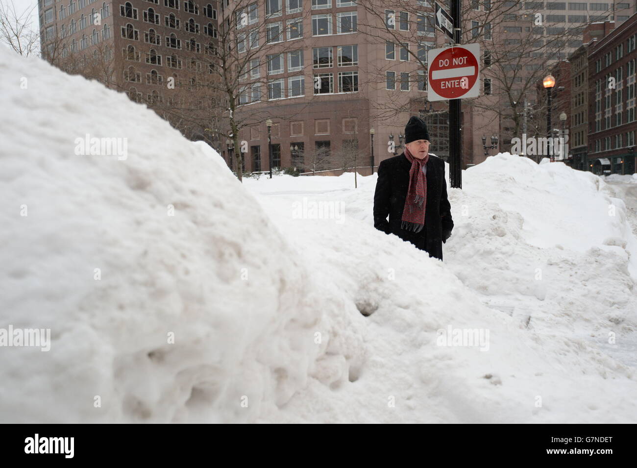 Der Bürgermeister von London, Boris Johnson, beginnt seinen sechstägigen Besuch in den USA mit einem Rundgang bei Temperaturen unter dem Gefrierpunkt rund um das "Big DIG"-Regenerationsprojekt in Boston, USA. Stockfoto