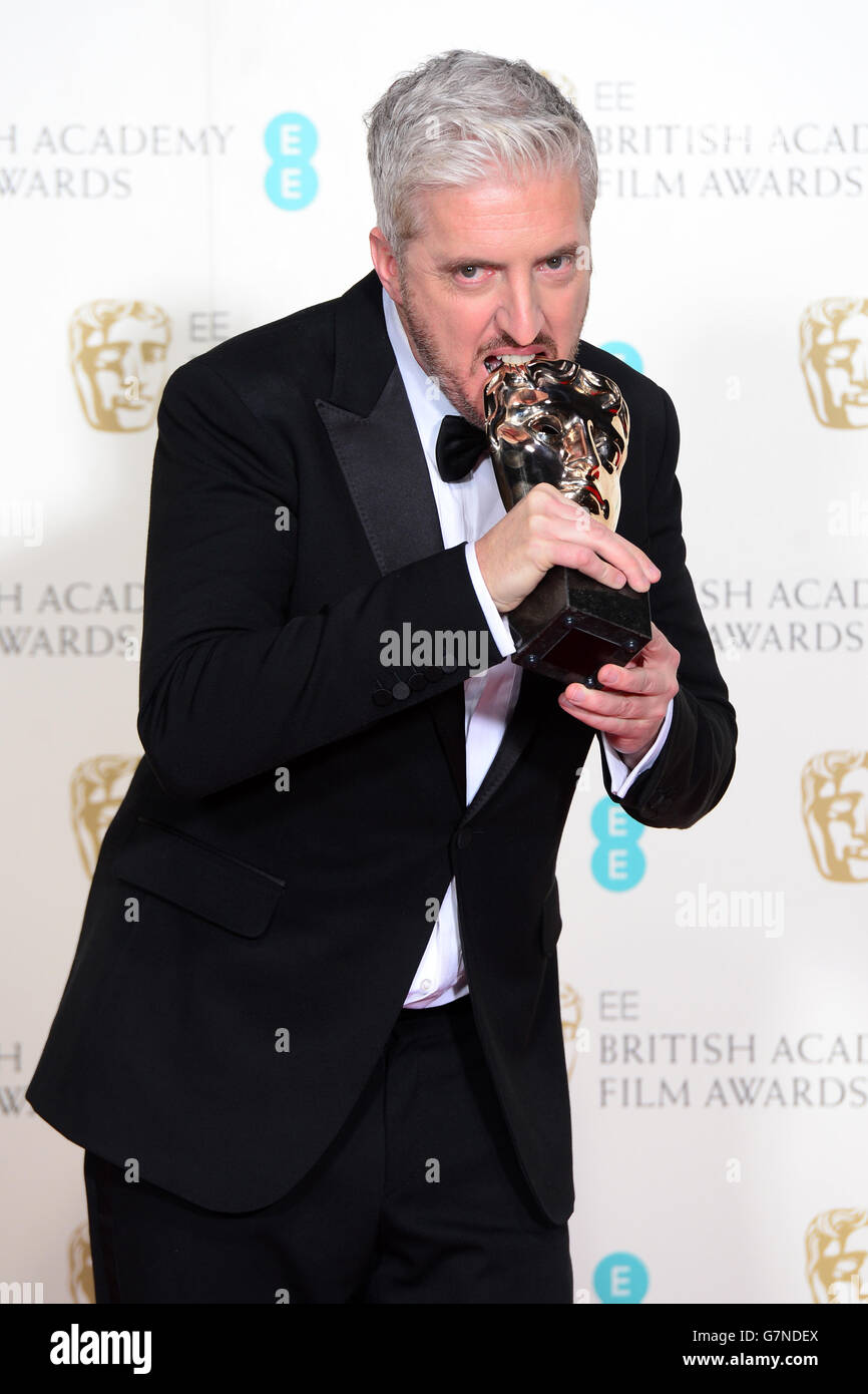 Anthony McCarten mit dem Adapted Screenplay Award for the Theory of Everything bei den EE British Academy Film Awards im Royal Opera House, Bow Street in London. DRÜCKEN Sie VERBANDSFOTO. Bilddatum: Sonntag, 8. Februar 2015. Siehe PA Geschichte SHOWBIZ BAFTA. Bildnachweis sollte lauten: Dominic Lipinski/PA Wire Stockfoto