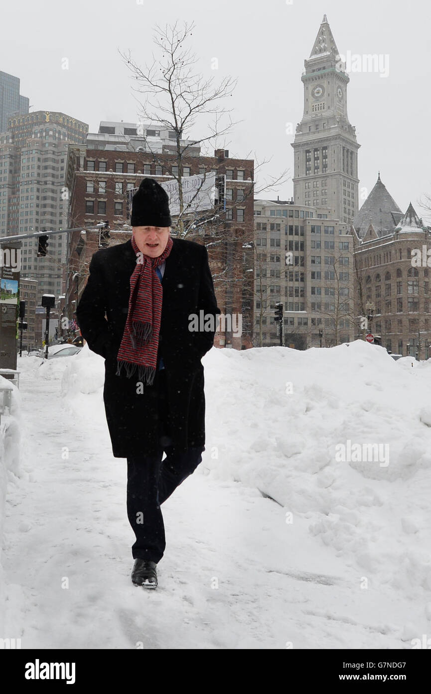 Der Bürgermeister von London, Boris Johnson, beginnt seinen sechstägigen Besuch in den USA mit einem Rundgang bei Temperaturen unter dem Gefrierpunkt rund um das "Big DIG"-Regenerationsprojekt in Boston, USA. Stockfoto