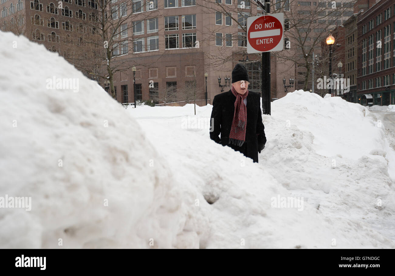 Der Bürgermeister von London, Boris Johnson, beginnt seinen sechstägigen Besuch in den USA mit einem Rundgang bei Temperaturen unter dem Gefrierpunkt rund um das "Big DIG"-Regenerationsprojekt in Boston, USA. Stockfoto