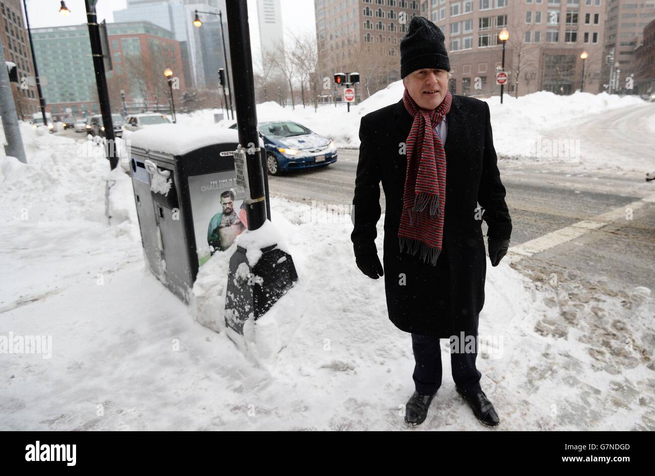 Der Bürgermeister von London, Boris Johnson, beginnt seinen sechstägigen Besuch in den USA mit einem Rundgang bei Temperaturen unter dem Gefrierpunkt rund um das "Big DIG"-Regenerationsprojekt in Boston, USA. Stockfoto