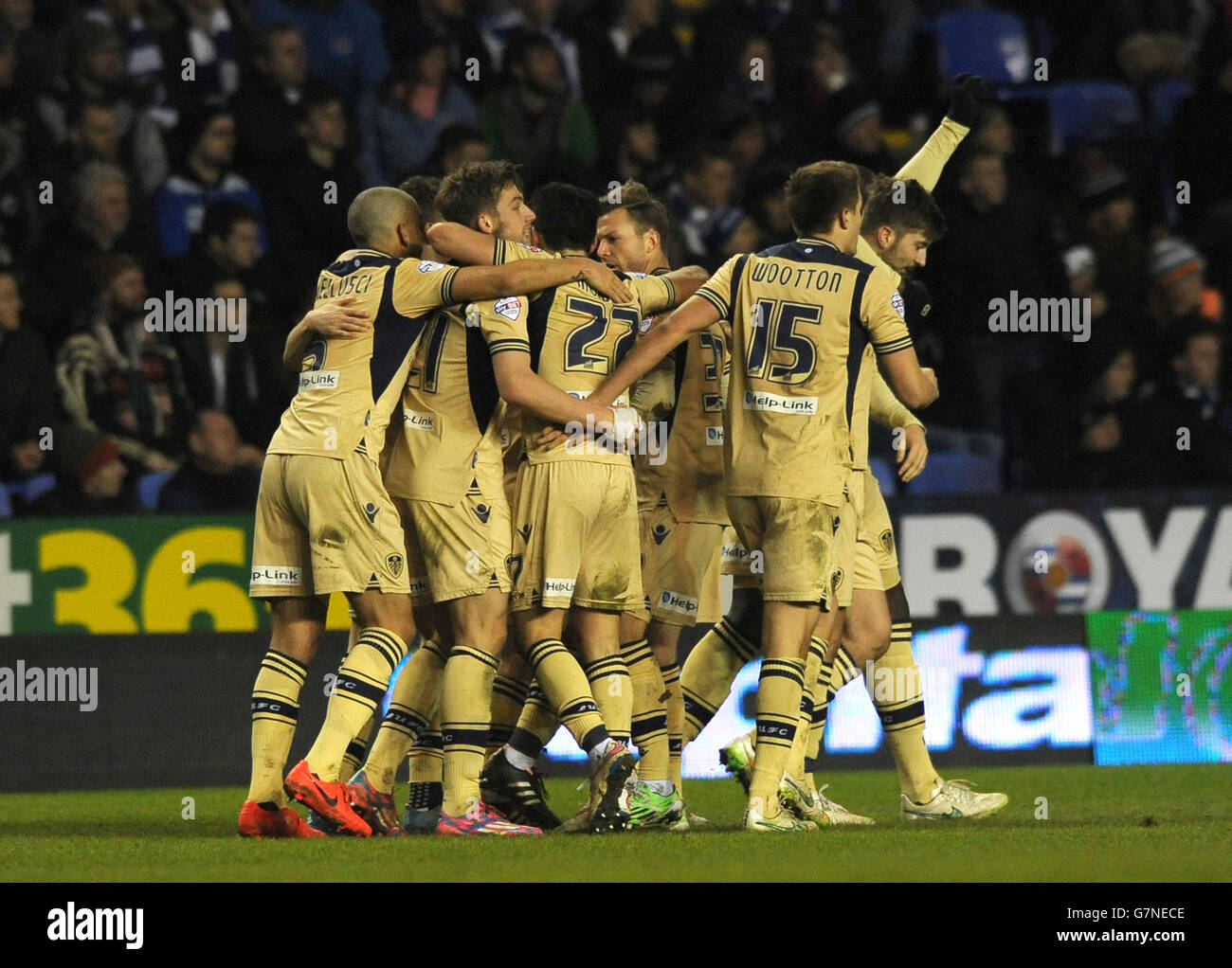 Fußball - Sky Bet Championship - Reading gegen Leeds United - Madejski Stadium. Spieler von Leeds United feiern ihr Eröffnungziel Stockfoto