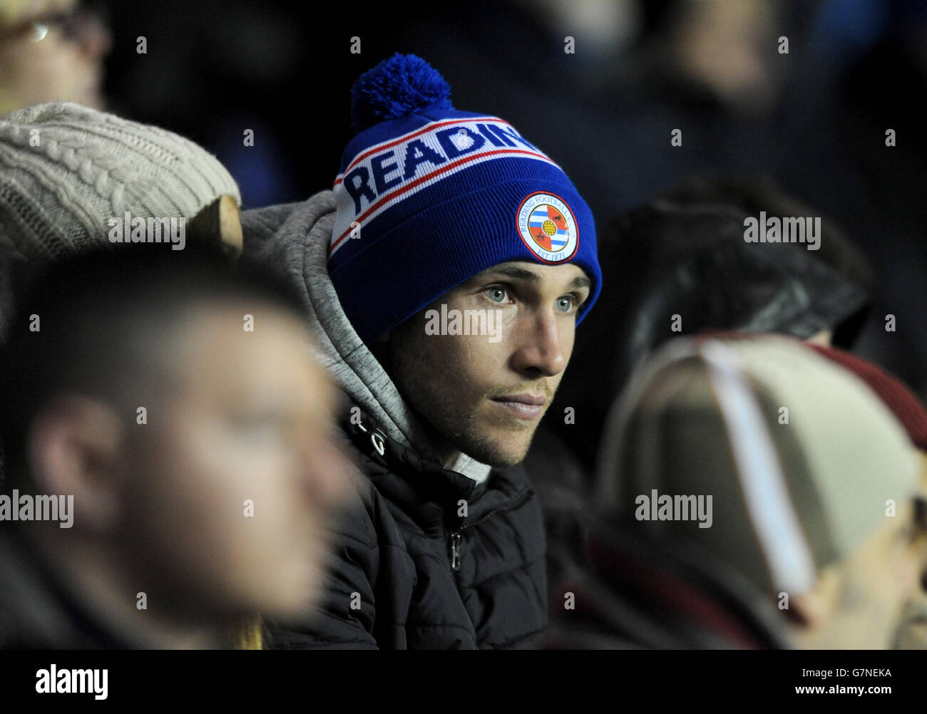 Fußball - Sky Bet Championship - Reading gegen Leeds United - Madejski Stadium. Ein Reading-Fan sieht auf den Tribünen niedergeschlagen aus Stockfoto