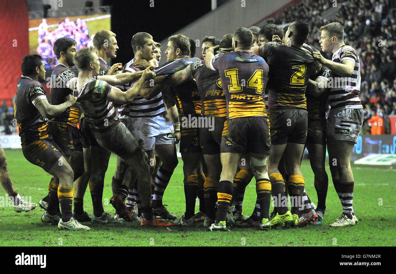 Rugby-League - Klub-Weltmeisterschaft - Wigan Warriors V Brisbane Broncos - DW-Stadion Stockfoto