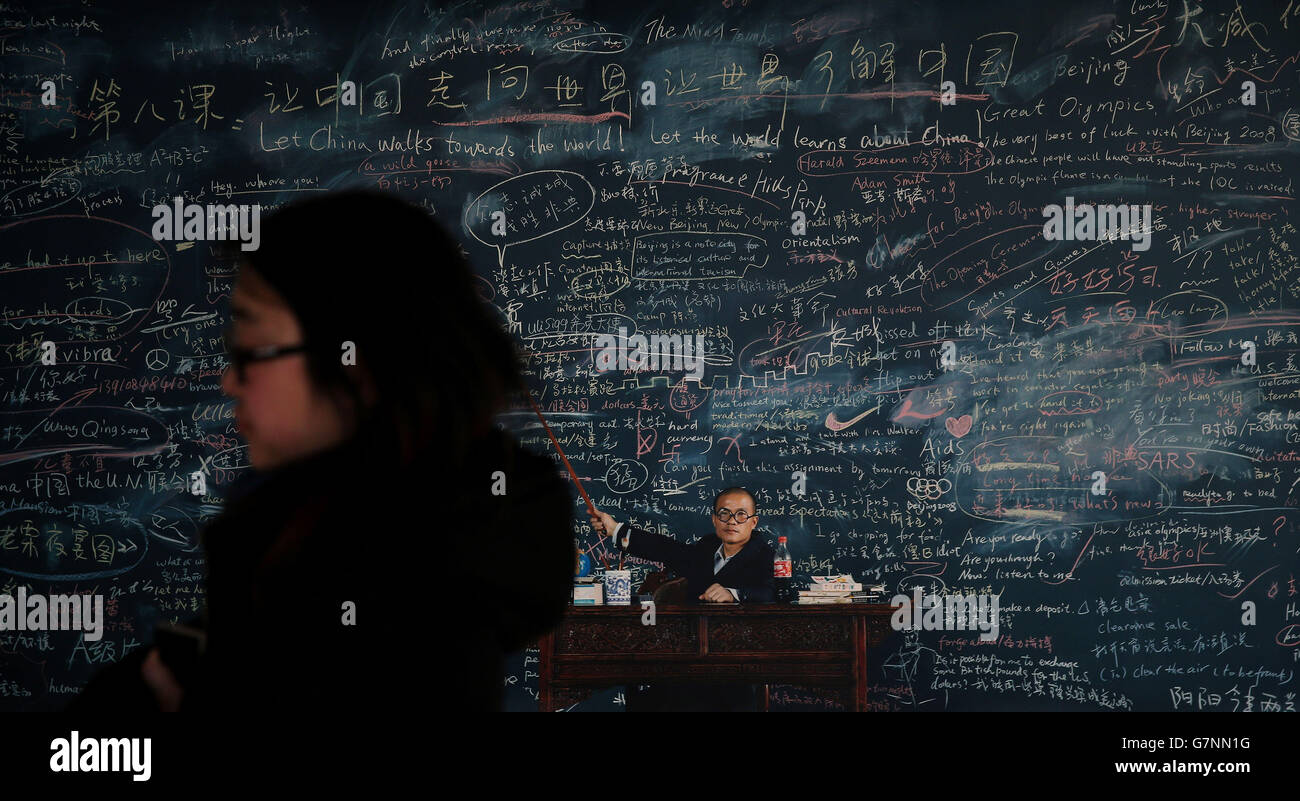 „Follow Me“ des Pekinger Künstlers Qingsong Wang im Rahmen seiner Ausstellung „Everything is possible“ in der Galerie für Fotografie während des chinesischen Neujahrskarnevals im Stadtzentrum von Dublin. Stockfoto