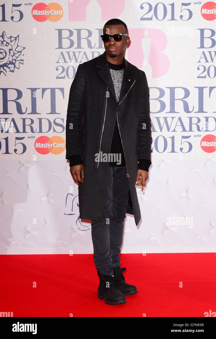 George, der Dichter, der für die Brit Awards 2015 in der O2 Arena in London eintrifft. DRÜCKEN Sie VERBANDSFOTO. Bilddatum: Mittwoch, 25. Februar 2015. Siehe PA Story SHOWBIZ Brits. Bildnachweis sollte lauten: Dominic Lipinski/PA Wire Stockfoto