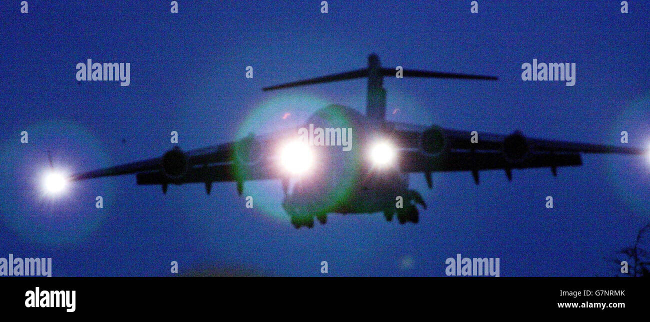 Das Flugzeug landete, nachdem die letzten verbliebenen Gefangenen in Guantanamo Bay in Großbritannien landeten. Stockfoto