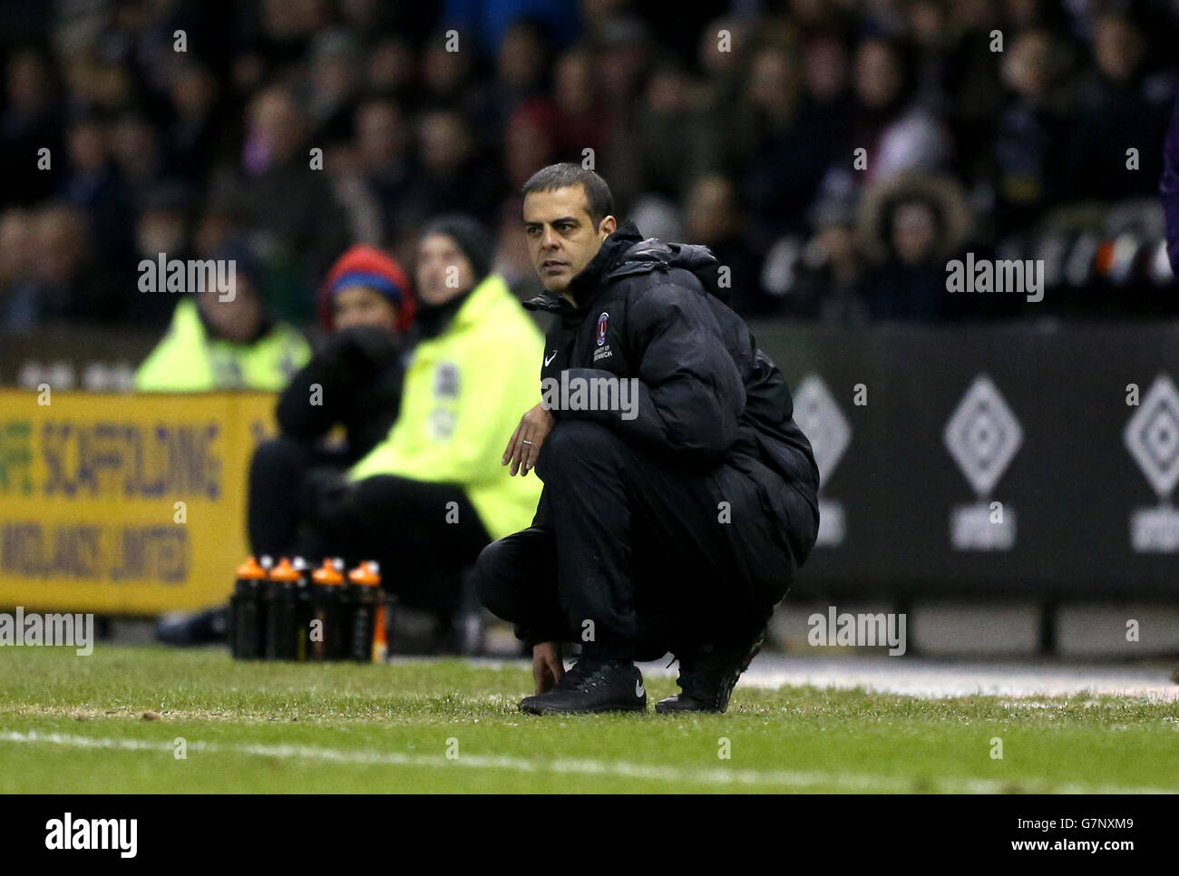 Charlton Athletic Manager Guy Luzon beim Sky Bet Championship-Spiel im iPro Stadium, Derby. Bilddatum: Dienstag, 24. Februar 2015. Siehe PA Story SOCCER Derby. Bildnachweis sollte lauten: Simon Cooper/PA Wire. Maximal 45 Bilder während eines Matches. Keine Videoemulation oder Promotion als „live“. Keine Verwendung in Spielen, Wettbewerben, Werbeartikeln, Wetten oder Einzelclub-/Spielerdiensten. Keine Verwendung mit inoffiziellen Audio-, Video-, Daten-, Spiele- oder Club/League-Logos. Stockfoto