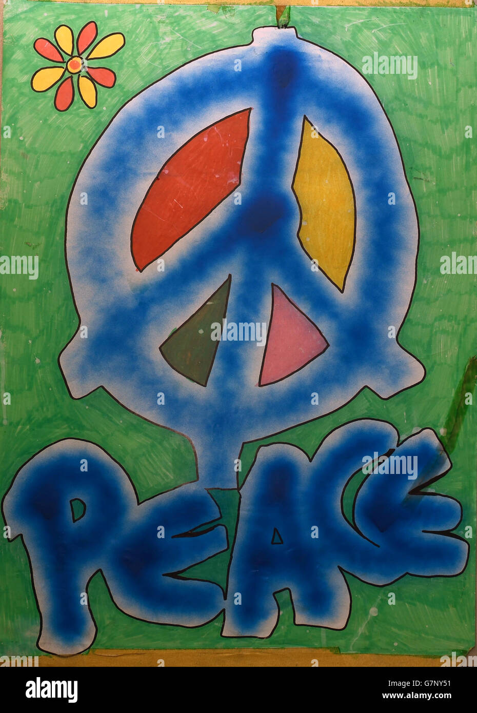 Malen Mit Spruhfarbe Und Bleistifte Graffiti Kunst Auf Papier Stockfotografie Alamy