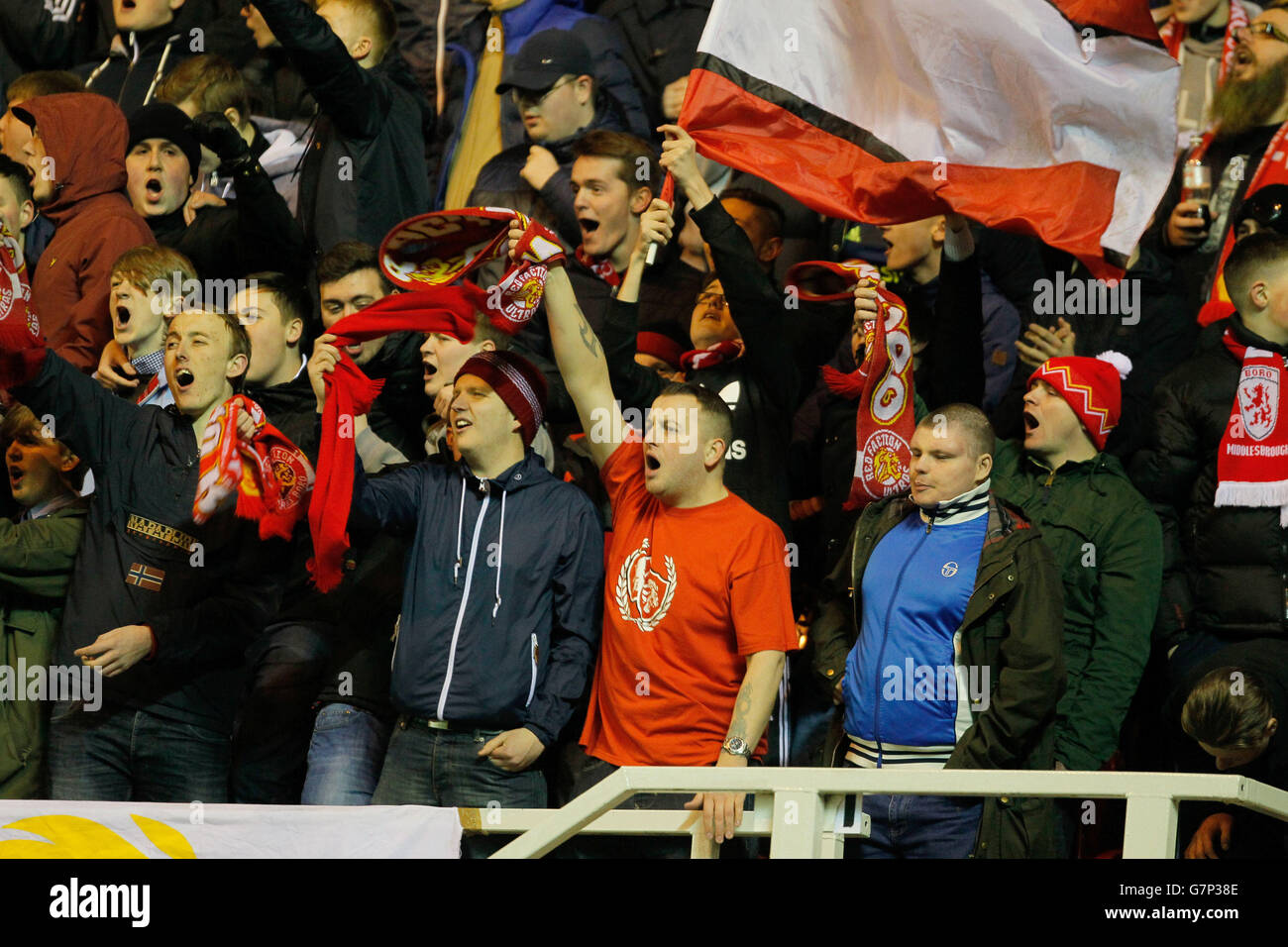 Middlesbrough-Fans feiern, nachdem sie während des Sky Bet Championship-Spiels im Riverside Stadium, Middlesbrough, an der Spitze der Liga stehen. Stockfoto