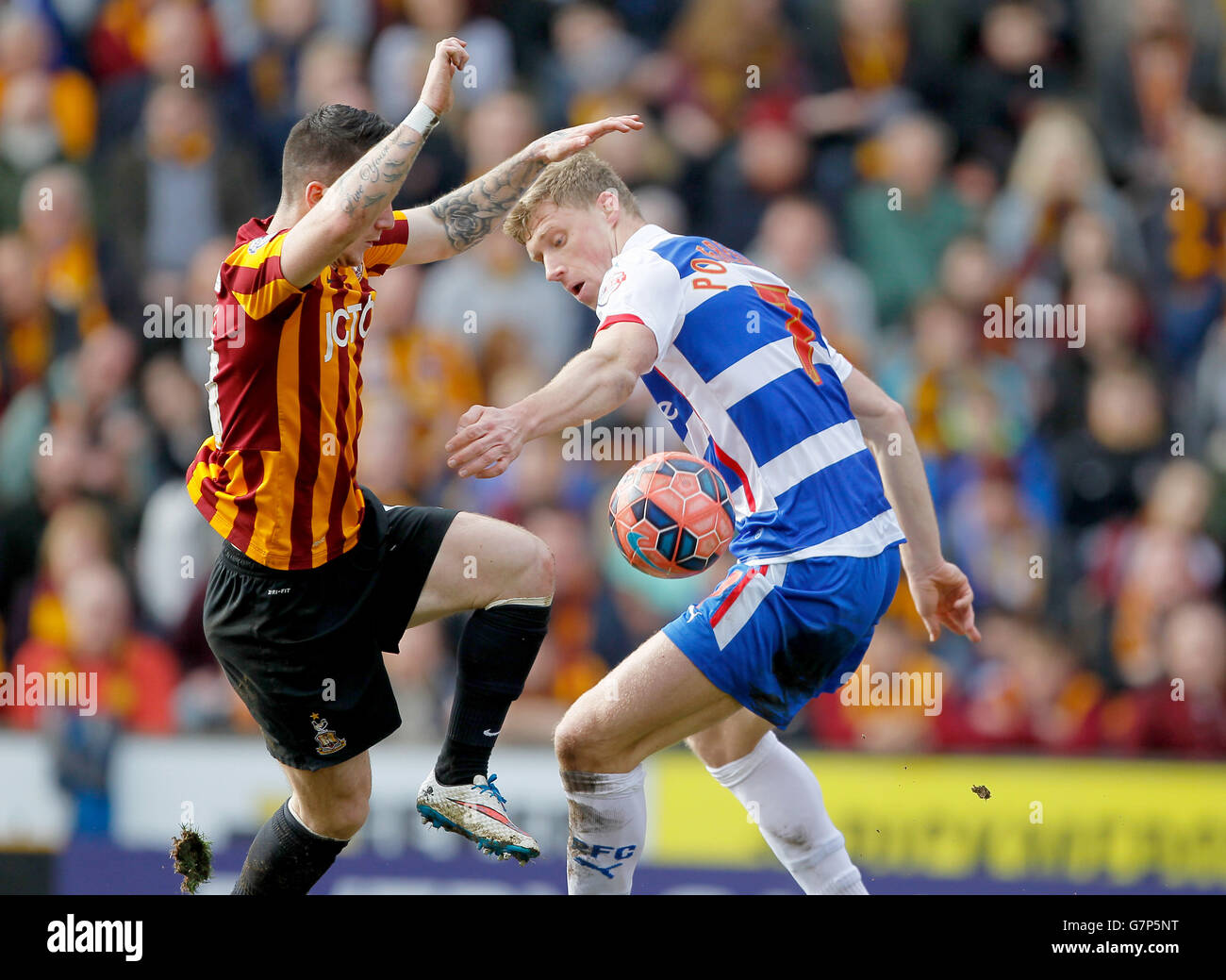 Fußball - FA Cup - Sechste Runde - Bradford City gegen Reading - Valley Parade. Billy Knott von Bradford City und Pavel Pogrebnyak von Reading Stockfoto