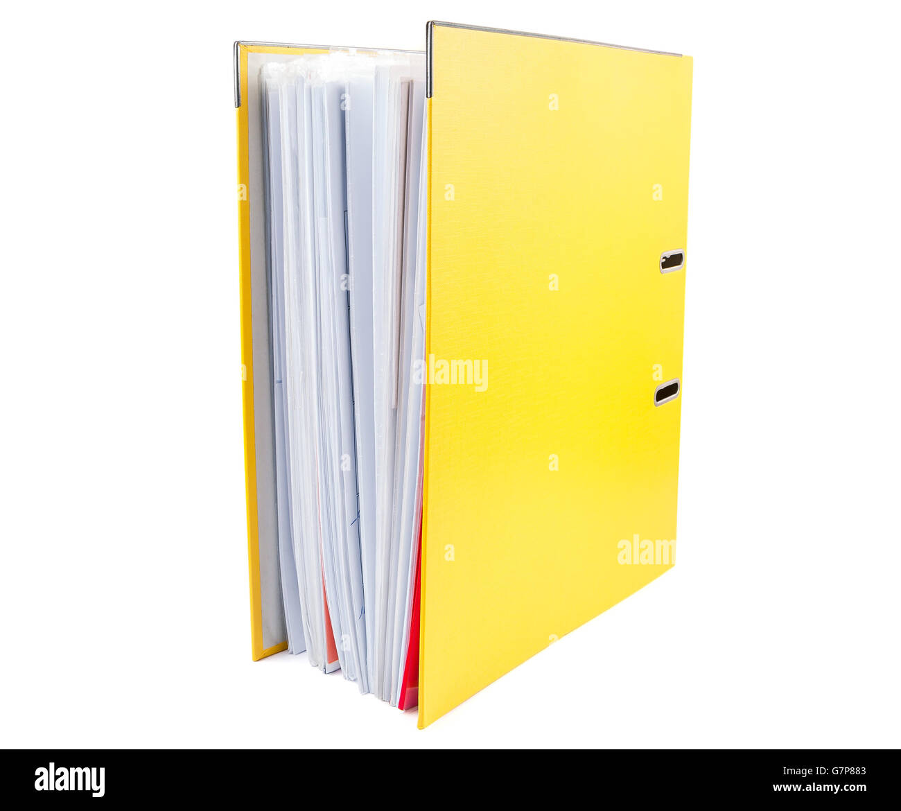 Gelbe Office-Ordner voller Papiere isoliert auf weißem Hintergrund mit Beschneidungspfad Stockfoto