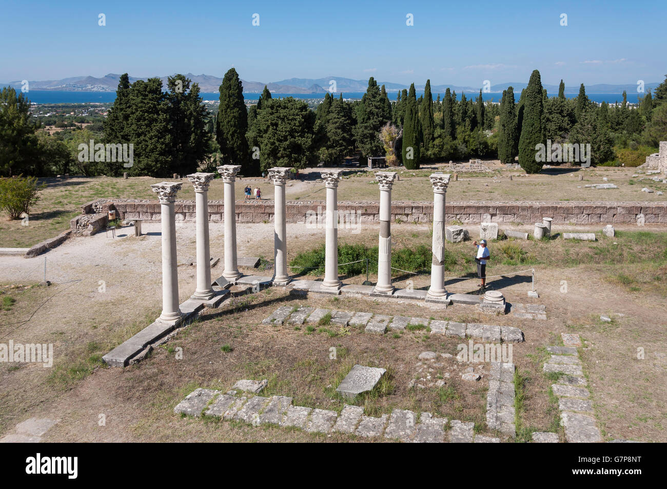 Korinthische Säulen auf der mittleren Terrasse des Platani, Kos (Cos), die Dodekanes, das Asklepieion, South Aegean Region, Griechenland Stockfoto