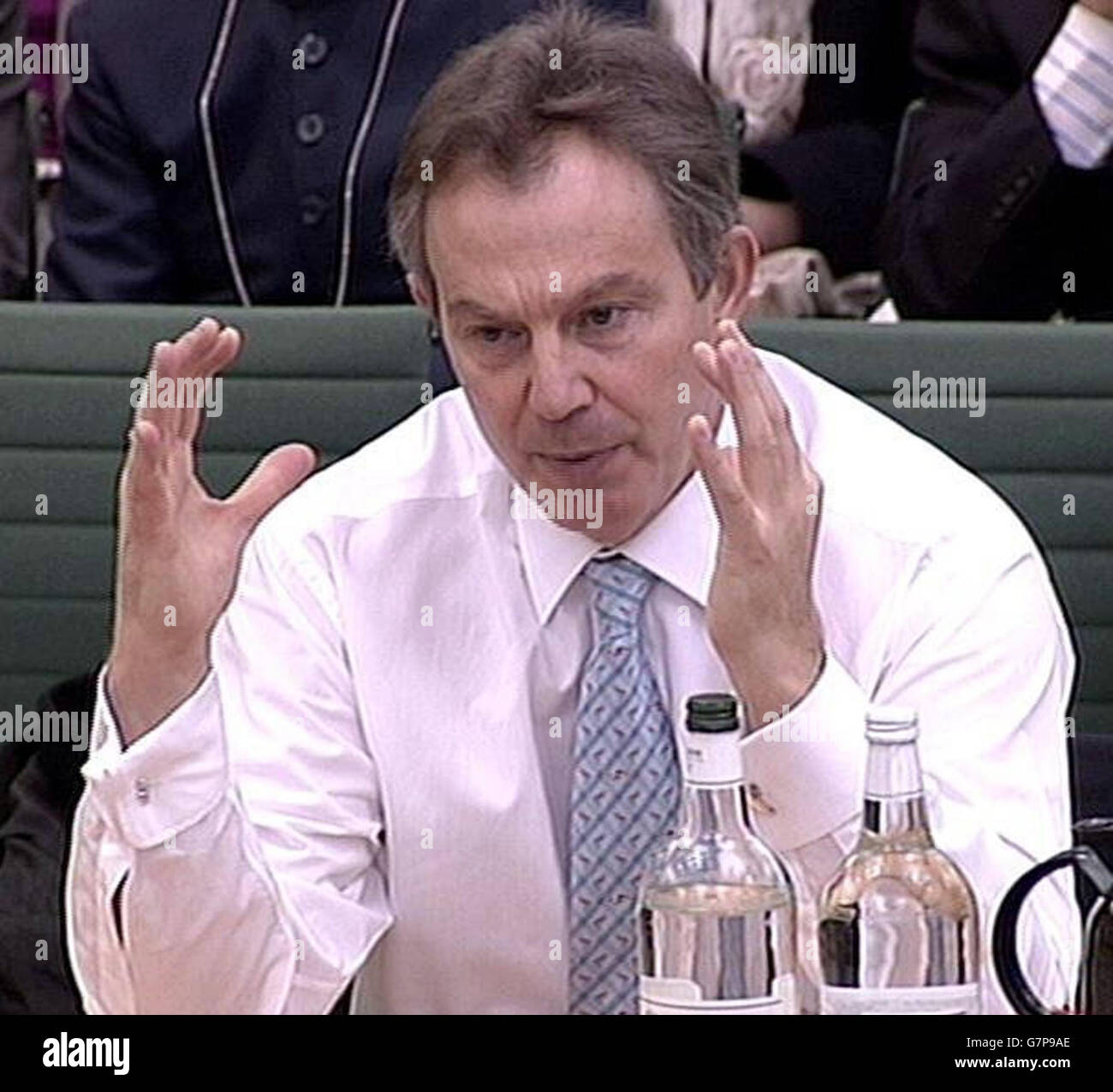 Der britische Premierminister Tony Blair gibt dem Verbindungsausschuss des Unterhauses in Westminster Beweise. Während zweieinhalb Stunden Befragung von hochrangigen Abgeordneten wurde er über die jüngsten Wahlen im Irak, im Iran und die öffentlichen Ausgaben befragt. Stockfoto