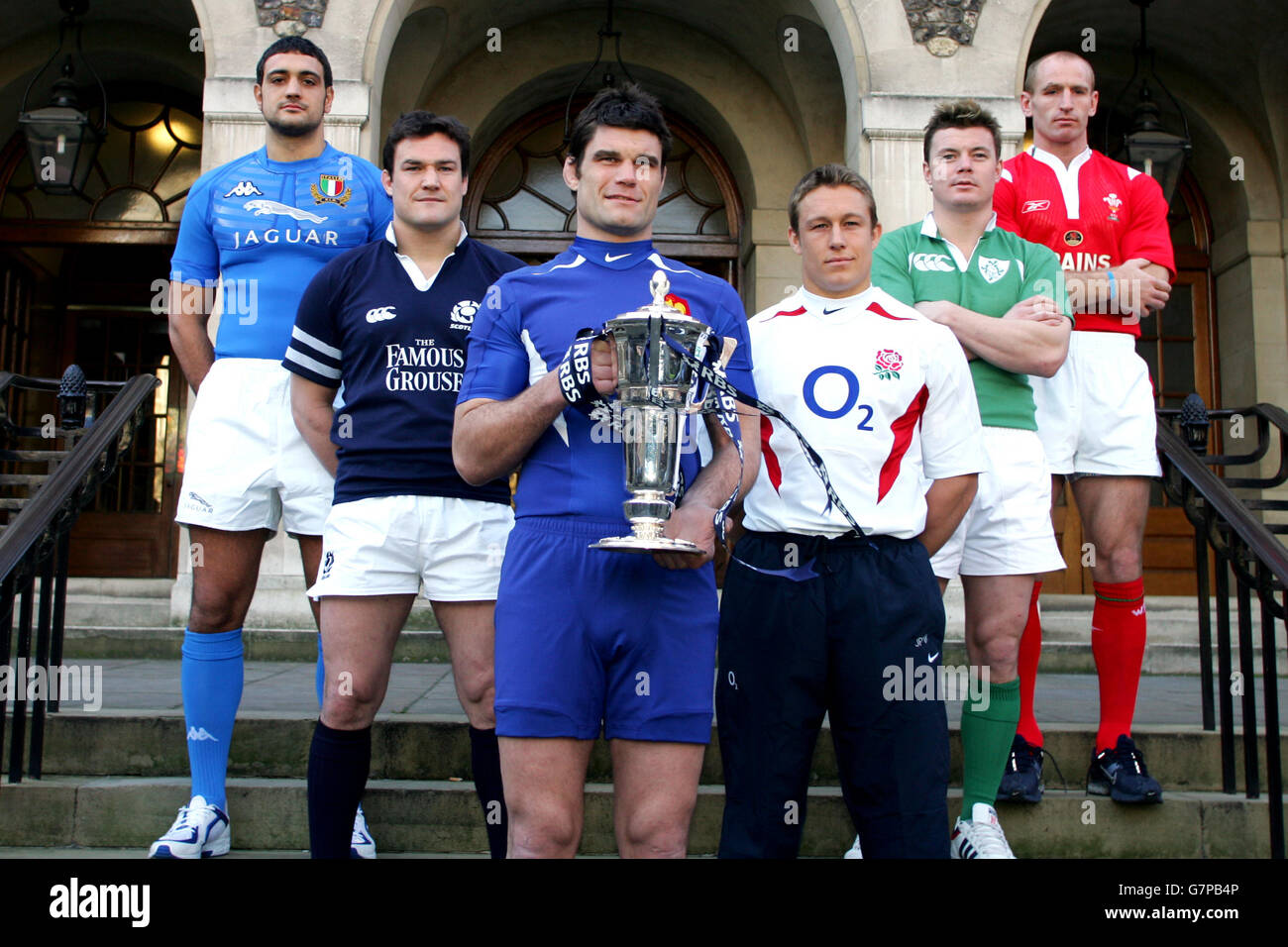 Frankreichs Fabien Pelous, Italiens Marco Bortolami, Schottlands Gordon Bulloch, Englands Jonny Wilkinson, Irlands Brian O'Driscoll und Wales' Gareth Thomas beim RBS Six Nations Photo Call. Stockfoto