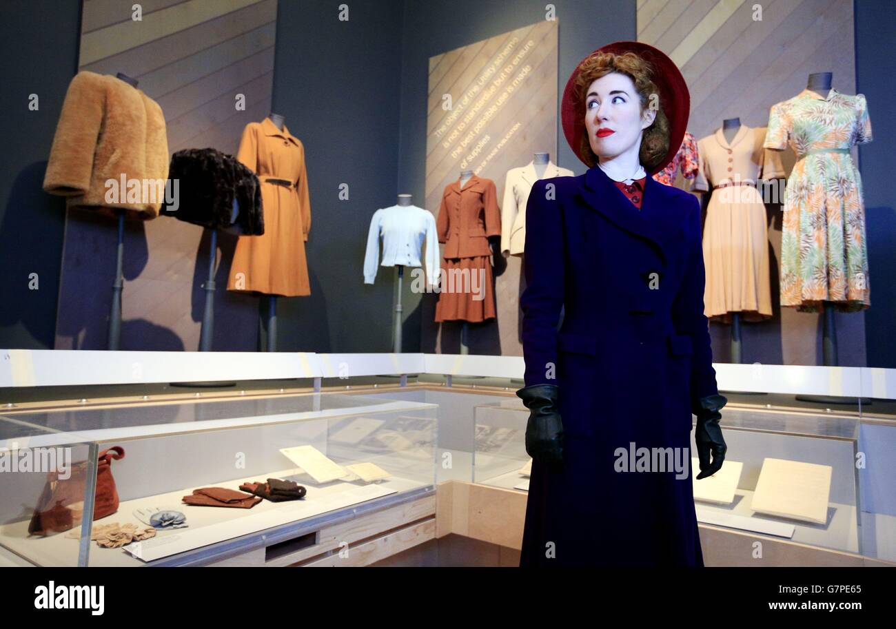 Sadie Doherty trägt Vintage-Mode aus den 1940er Jahren, während sie sich die kommende Modeausstellung des Imperial war Museums im Zweiten Weltkrieg, Fashion on the Ration: 1940er Street Style, anmacht. Stockfoto