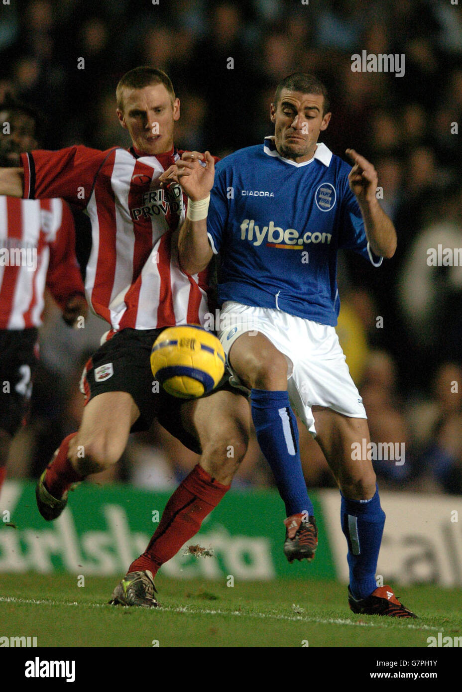 Fußball - FA Barclays Premiership - Birmingham City / Southampton - St Andrews. Walter Pandiani von Birmingham City und Calum Davenport von Southampton Stockfoto