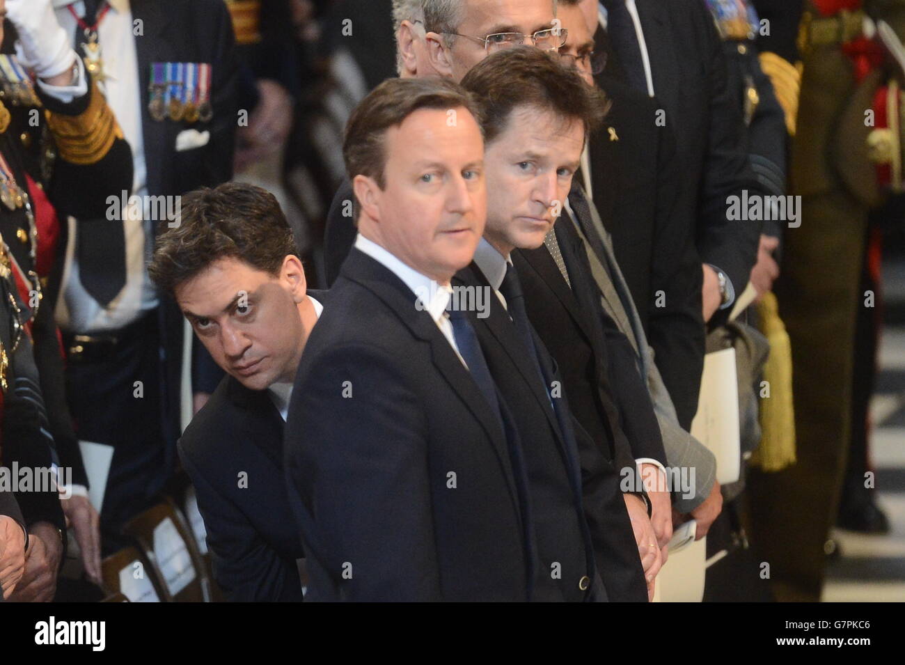 Premierminister David Cameron, der stellvertretende Premierminister Nick Clegg und der Gewerkschaftsführer Ed Miliband bei einem Gedenkgottesdienst anlässlich des Endes der Kampfhandlungen in Afghanistan in der St. Paul's Cathedral in London. Stockfoto