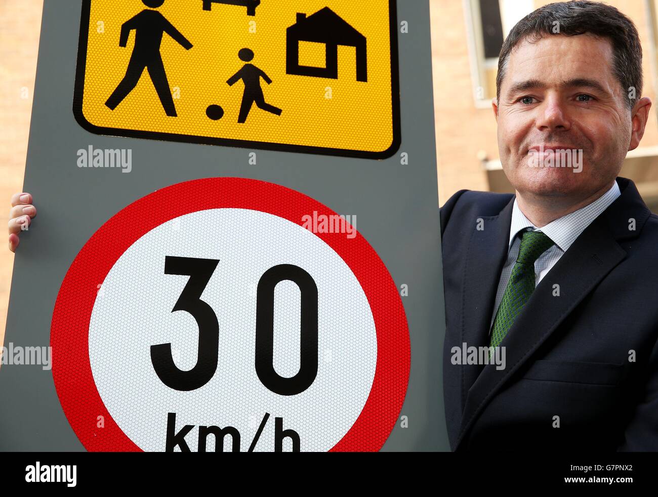 Verkehrsminister Paschal Donohoe, nachdem er Einzelheiten zu einem neuen Dokument mit dem Titel „Leitlinien für die Festlegung und Verwaltung von Geschwindigkeitsbegrenzungen“ im Ministerium für Verkehr, Tourismus und Sport in Dublin bekannt gegeben hatte. Stockfoto