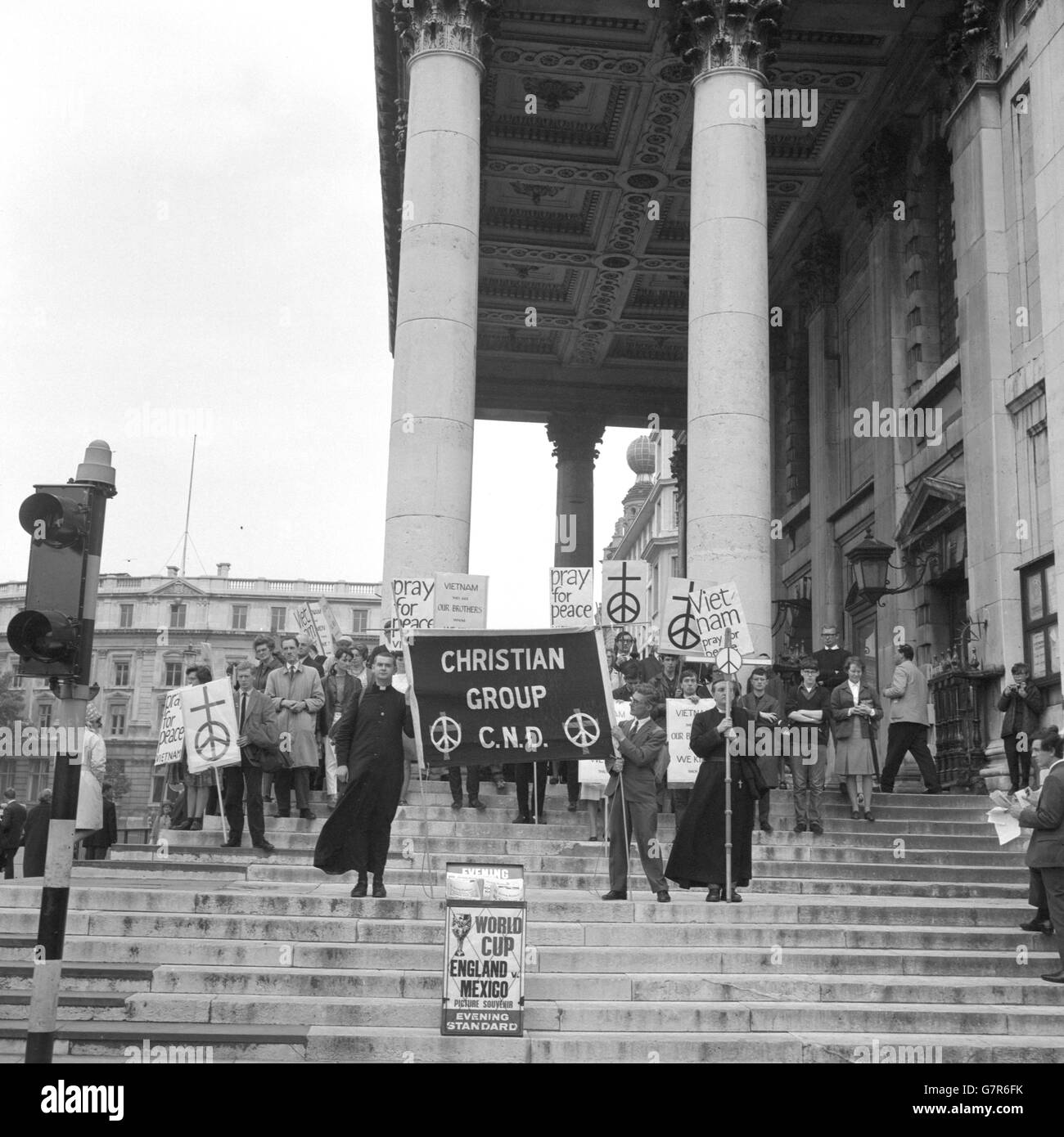 Protest - Vietnam-Krieg - C. N. D. Vigil - St. Martin in the Fields, Trafalgar Square, London Stockfoto