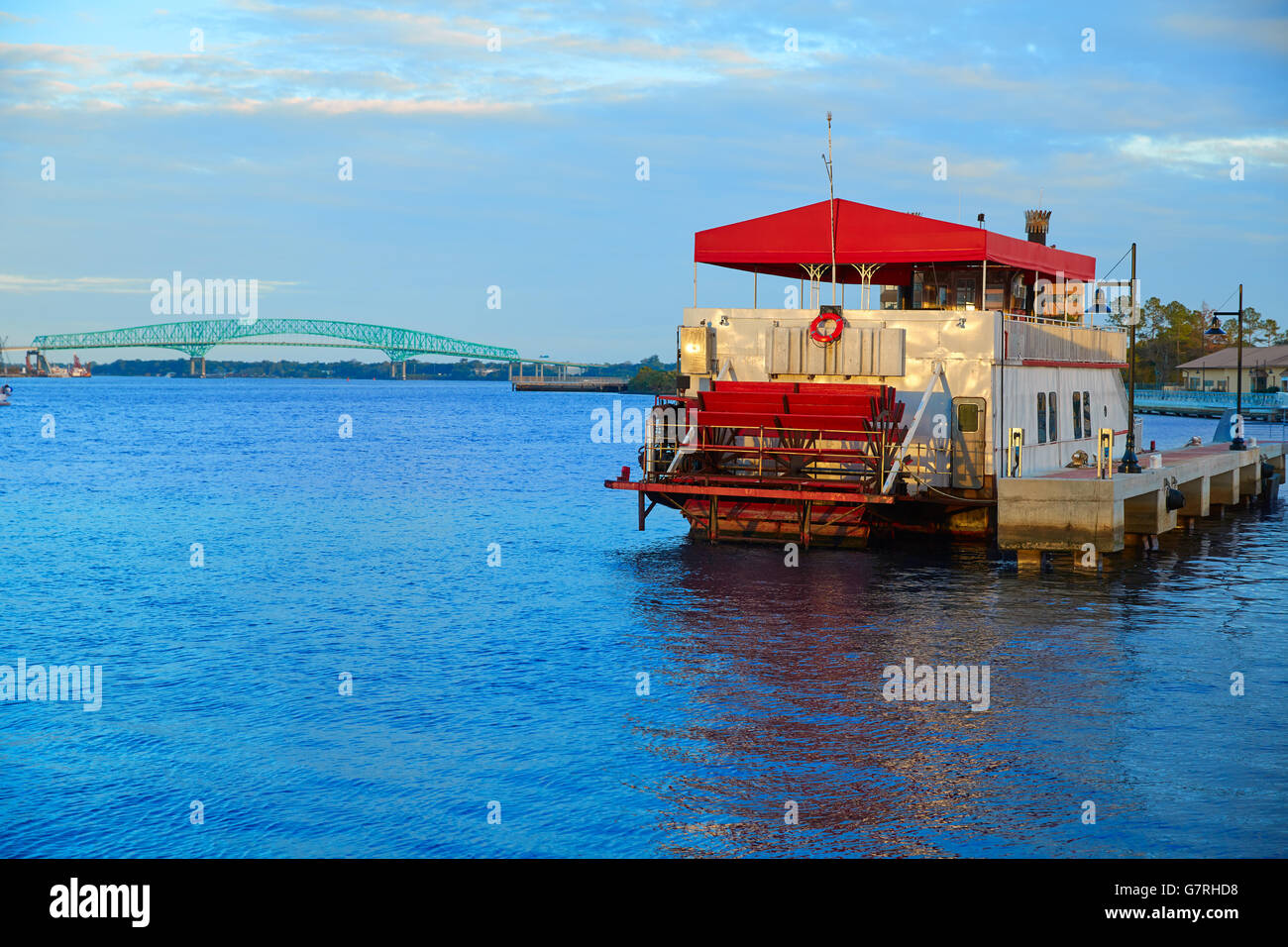 Dampfer in Jacksonville Florida USA bei Sonnenuntergang Stockfoto