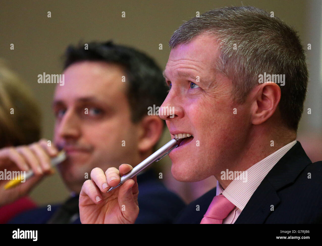 Der liberal-demokratische schottische Führer Willie Rennie hört Jo Swinson auf der schottischen Liberaldemokraten-Frühjahrstagung im Aberdeen Exhibition and Conference Center. Stockfoto