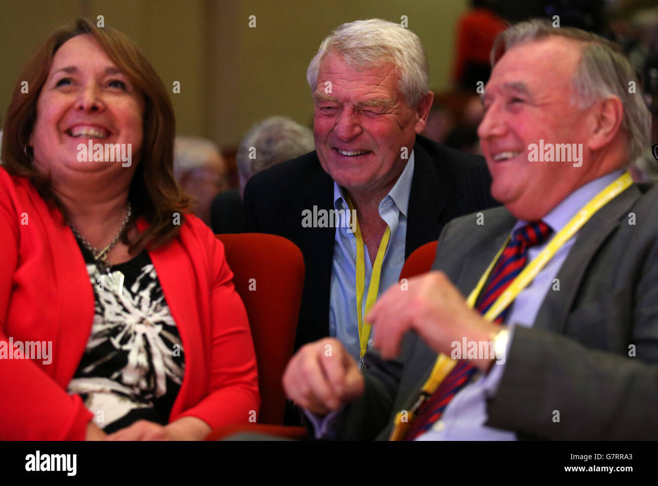 Der ehemalige Führer der Liberaldemokraten, Lord Paddy Ashdown, mit Gordon-Kandidatin Christine Jardine und Sir Malcolm Bruce (rechts) auf der schottischen Liberaldemokraten-Frühjahrstagung im Aberdeen Exhibition and Conference Center. Stockfoto