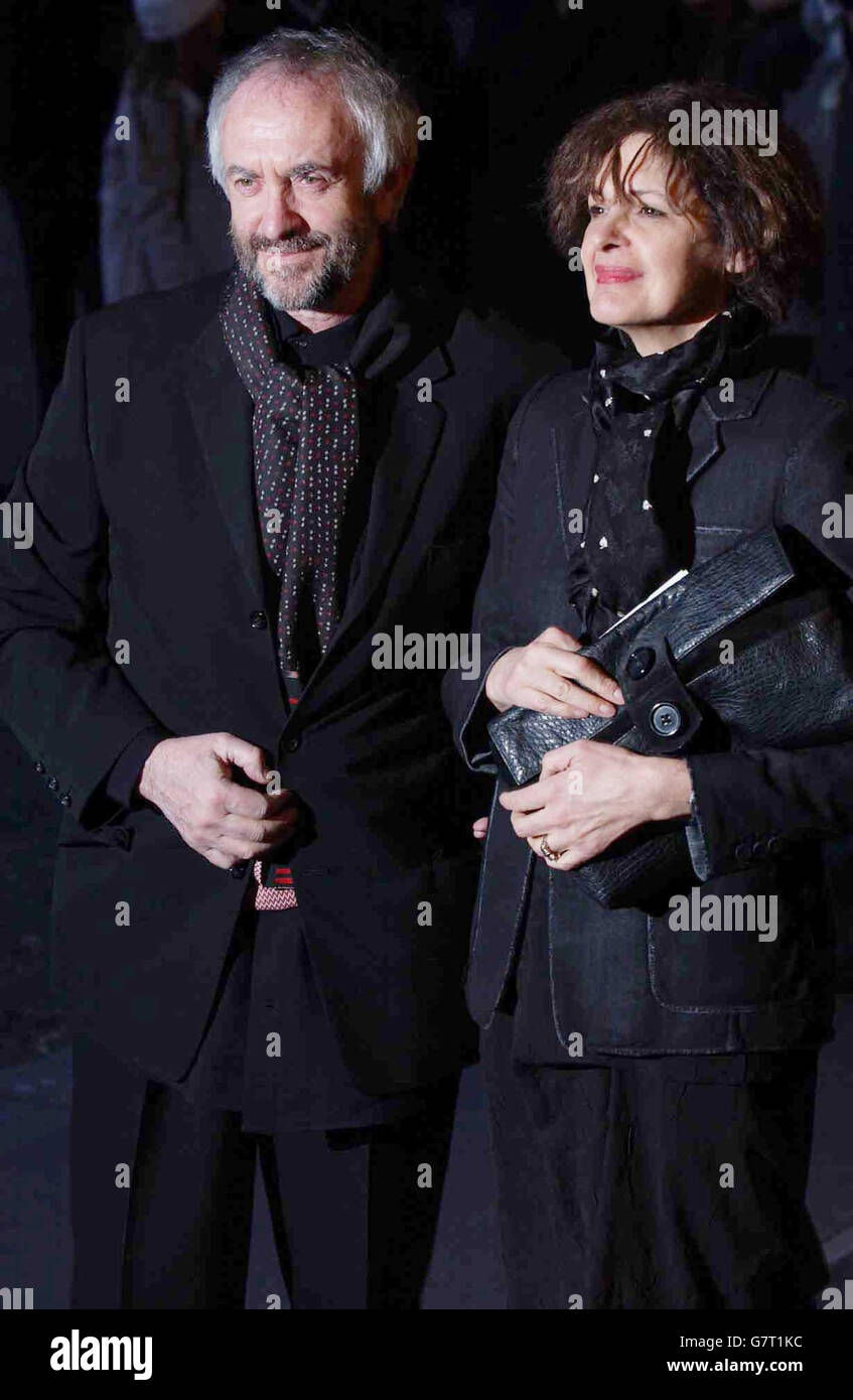 Laurence Olivier Awards - Hilton Hotel. Der Schauspieler Jonathan Pryce und Kate Fahy. Stockfoto