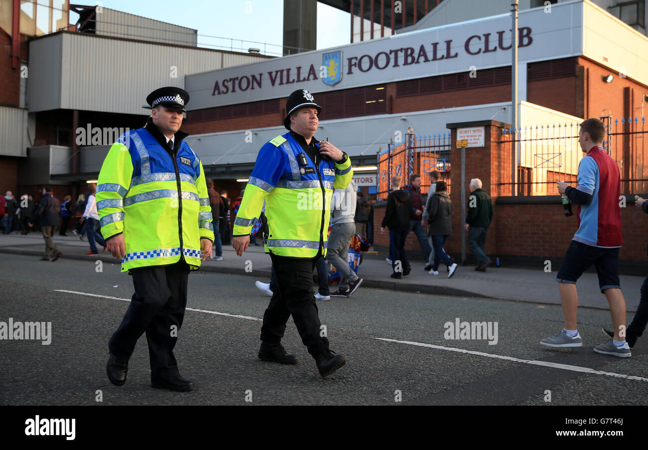 Fußball - Barclays Premier League - Aston Villa V Queens Park Rangers - Villa Park Stockfoto