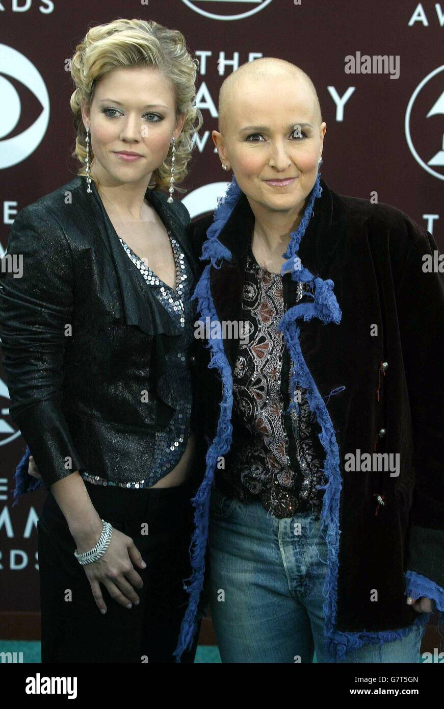 47. Grammy Awards – Staples Center – Los Angeles. Melissa Etheridge (rechts) und ihre Partnerin, Schauspielerin Tammy Lynn Michaels. Stockfoto