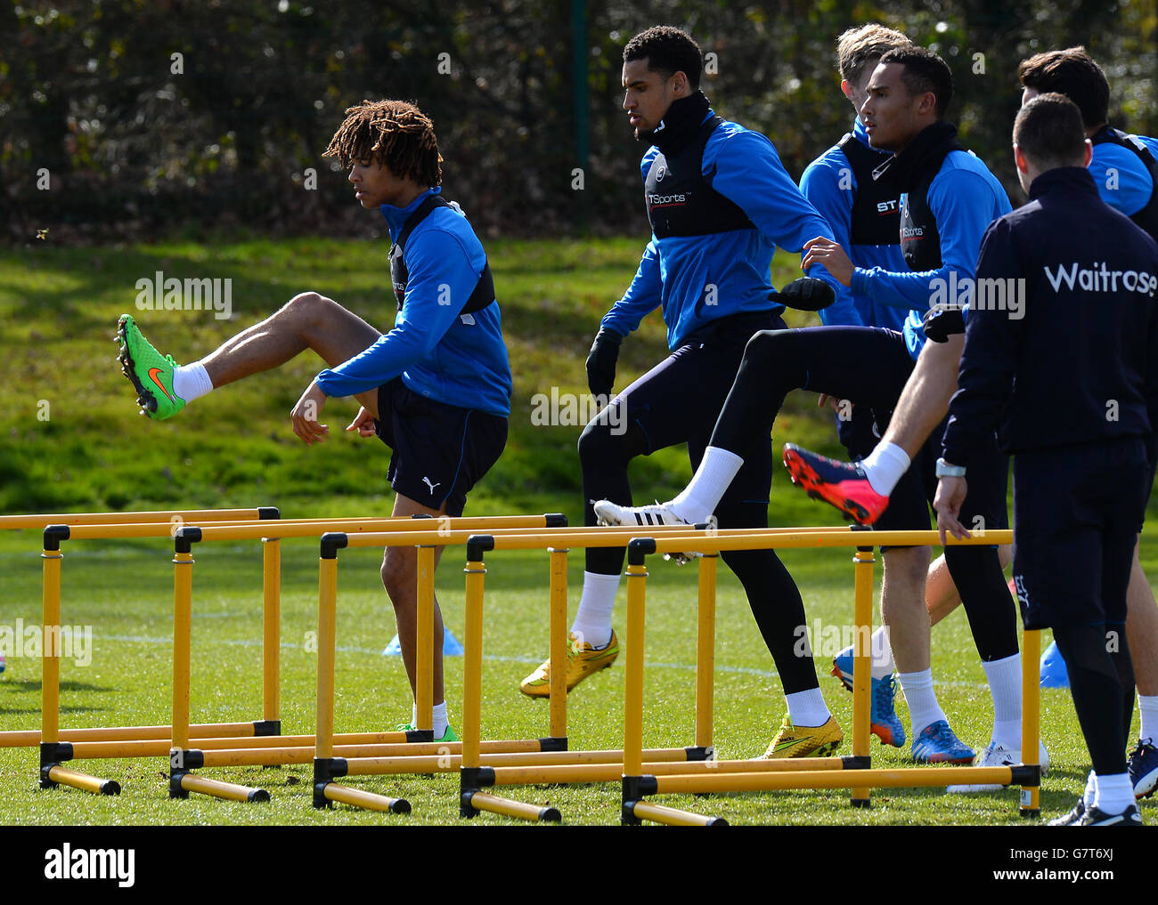 Fußball - Wetten Himmel Meisterschaft - Reading FC Nathan Ake Photocall und Training - Madejski-Stadion Stockfoto