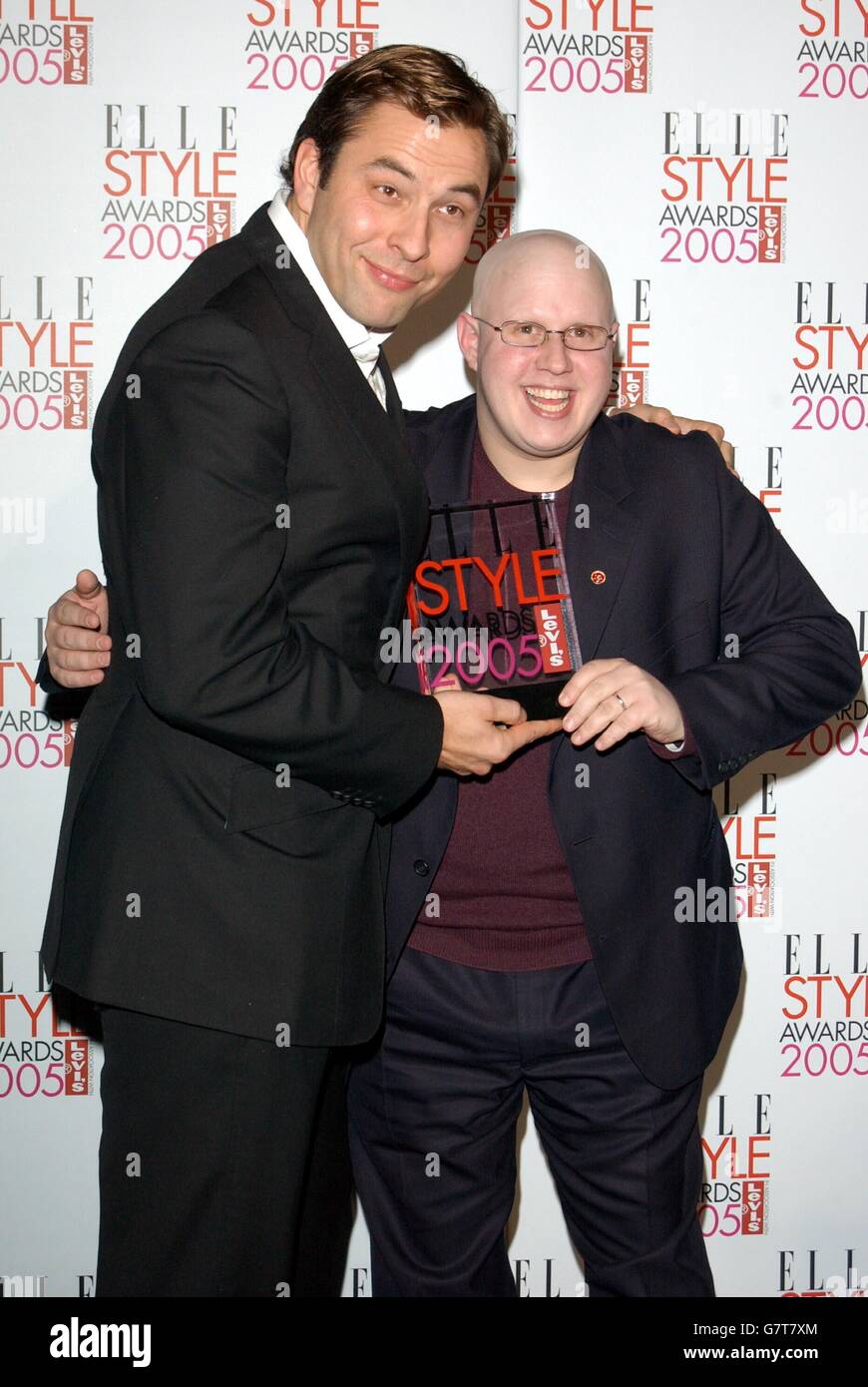 Die Comedians David Walliams (links) und Matt Lucas erhalten den stylischsten TV Stars Award. Stockfoto