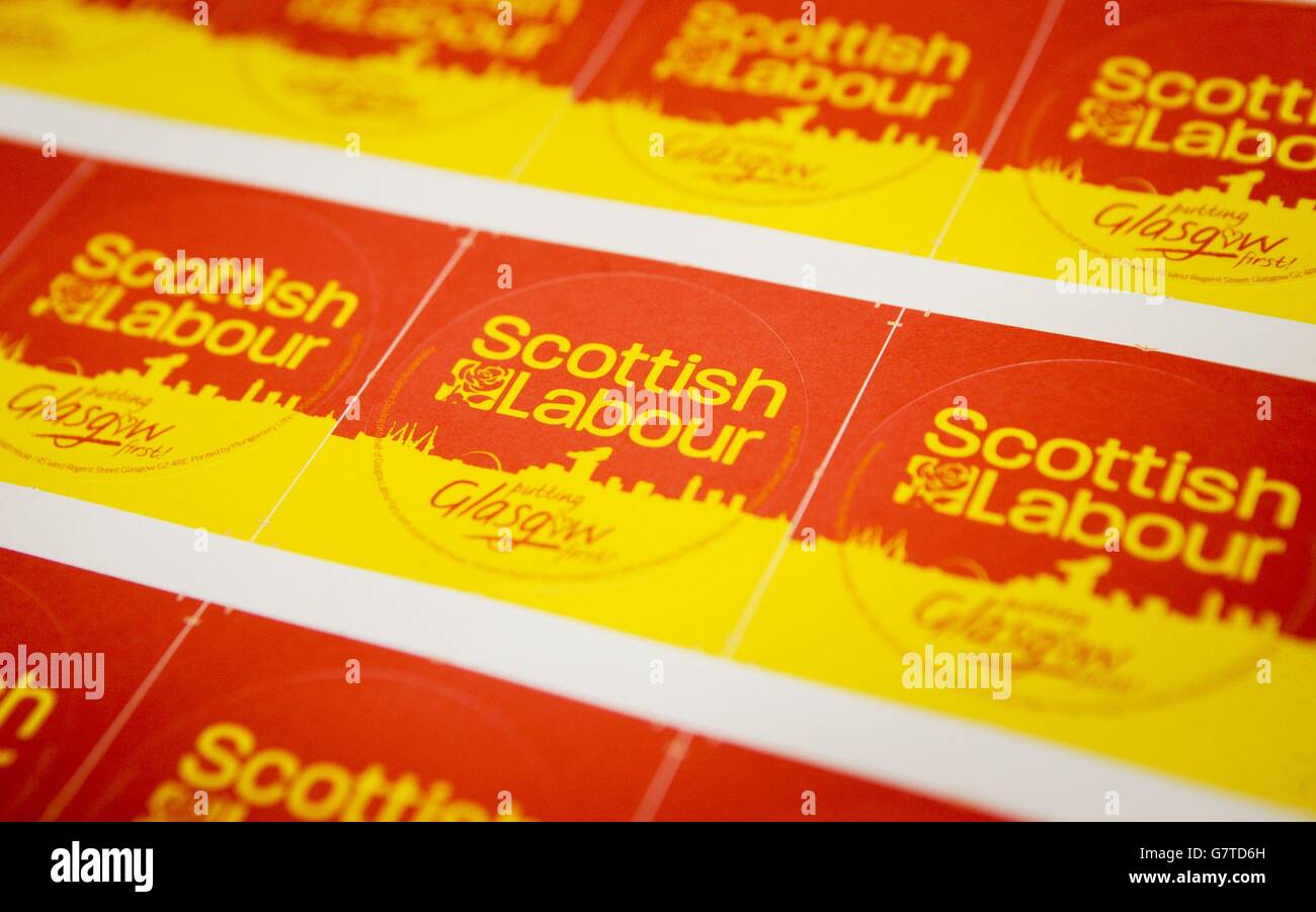 Material für den Wahlkampf der schottischen Labour-Partei während der allgemeinen Wahlkampagne. Stockfoto