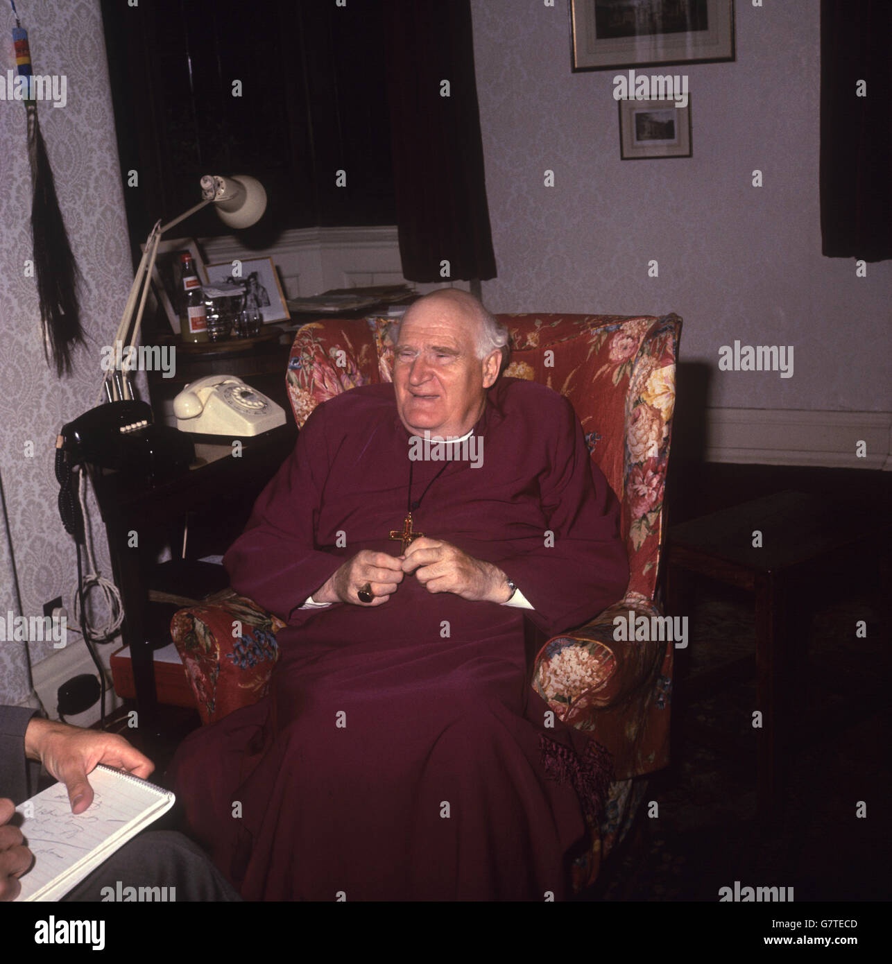 Der Erzbischof von Canterbury, der Most Rev Arthur Michael Ramsey, P.C, M.A. B. D., abgebildet im Alten Palast, Canterbury. Stockfoto