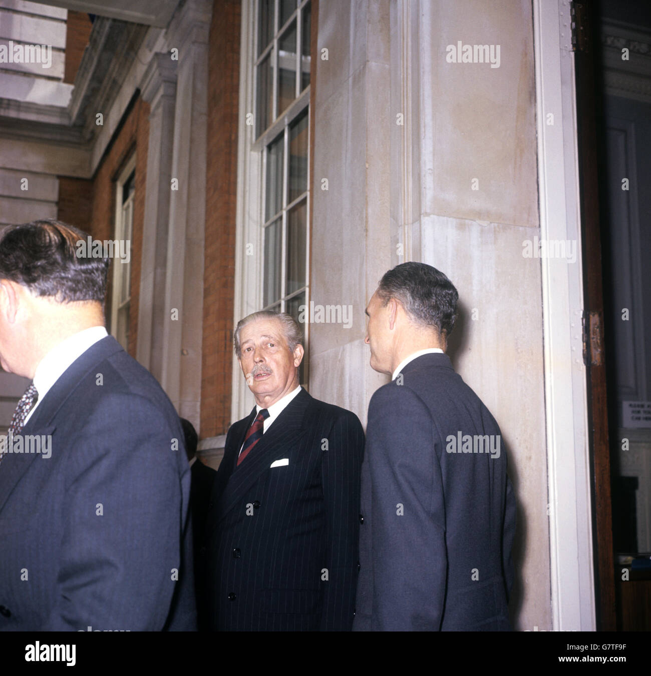 Premierminister Harold Macmillan verlässt die Commonwealth-Konferenz im Marlborough House, London. Stockfoto
