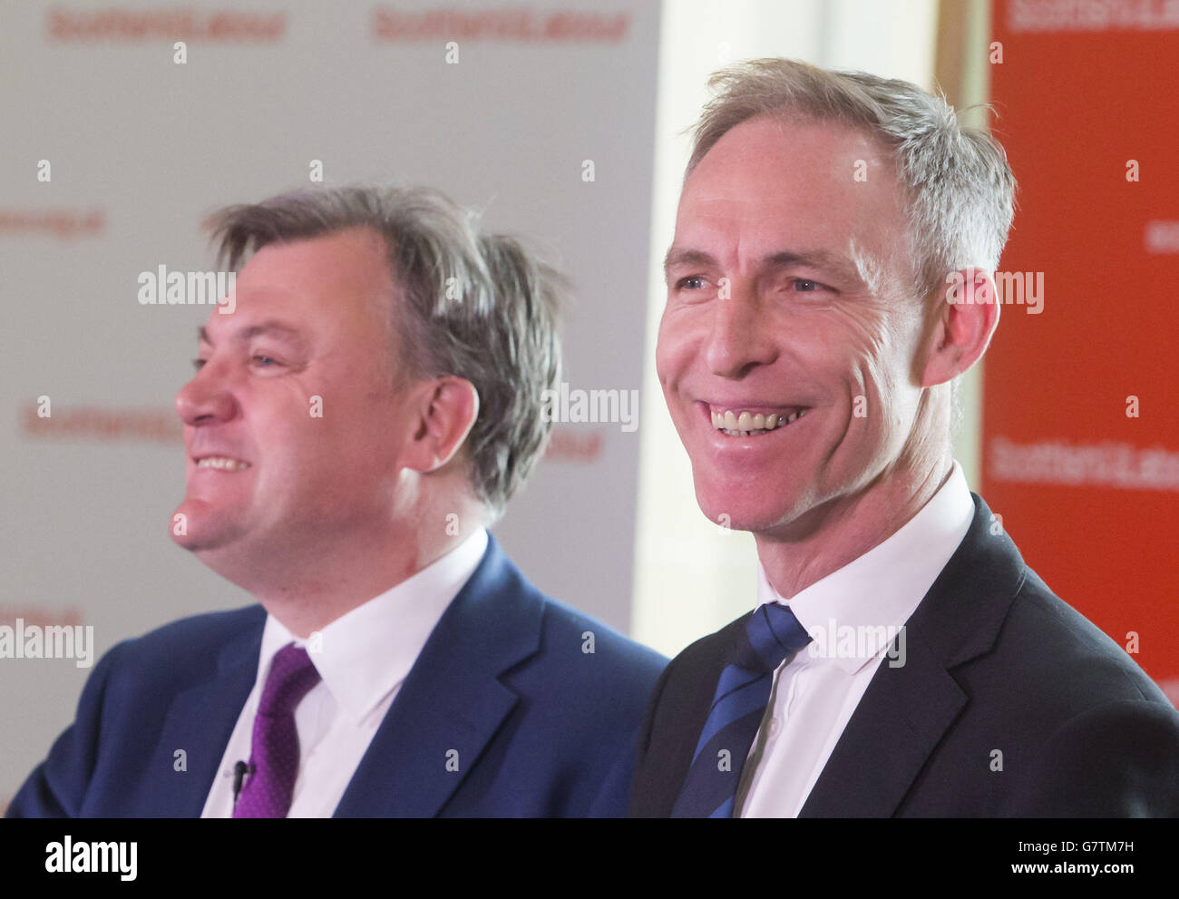Schatten-Kanzler Ed Balls und Scottish Labour Leader Jim Murphyat ein Wahl-Veranstaltung in der Royal Concert Hall in Glasgow. Stockfoto