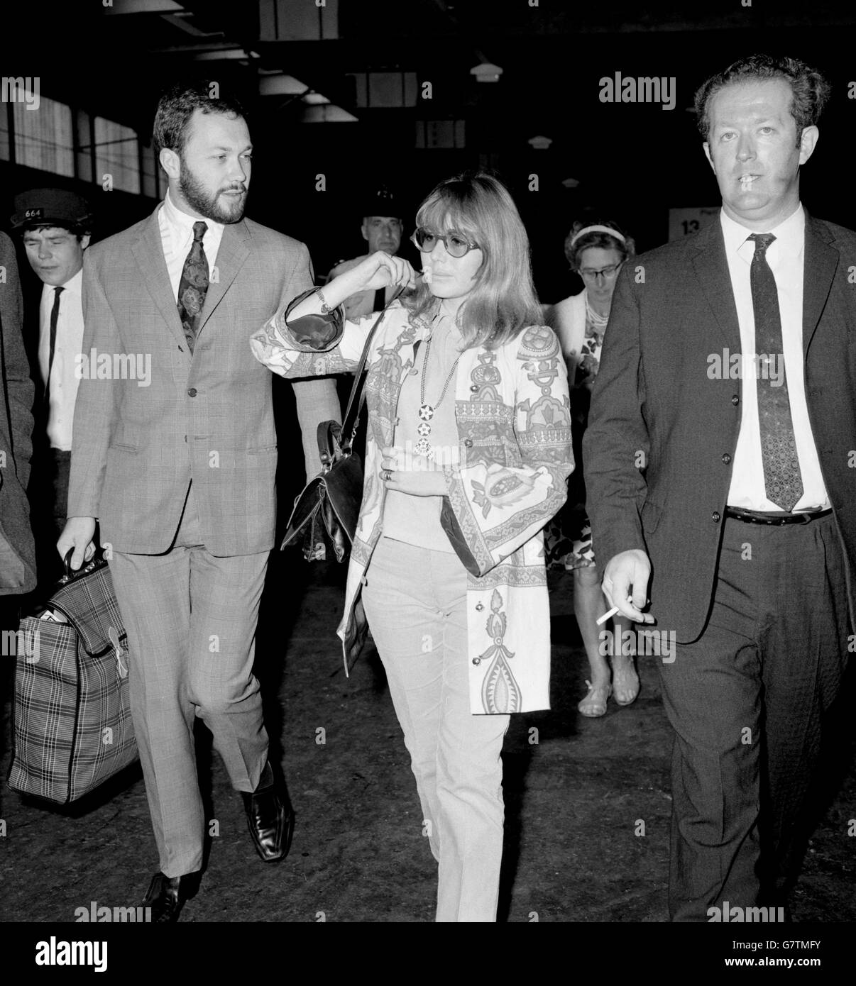 Unterhaltung - Cynthia Lennon - Bahnhof Euston, London Stockfoto