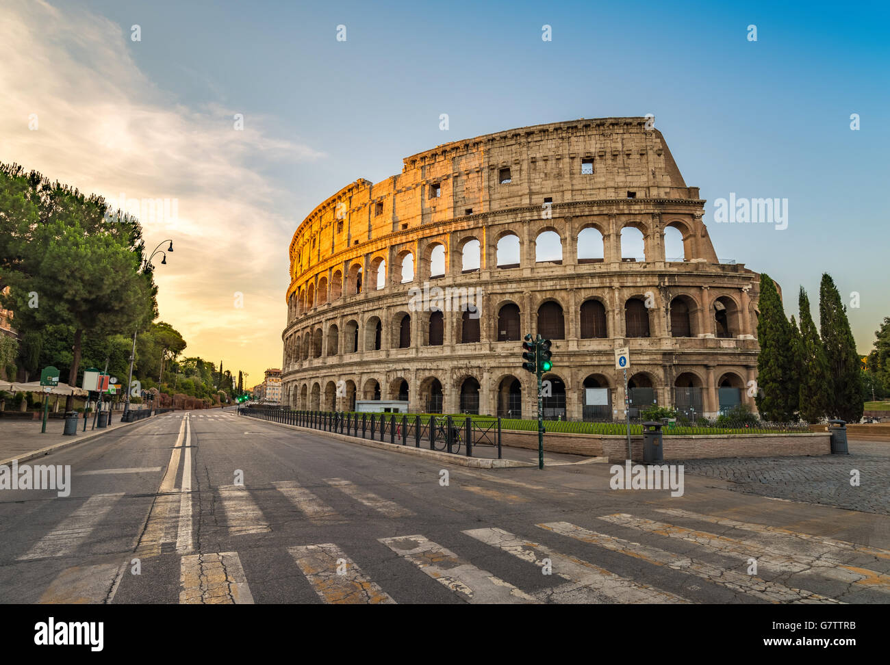 Sonnenaufgang am Kolosseum, Rom, Italien Stockfoto