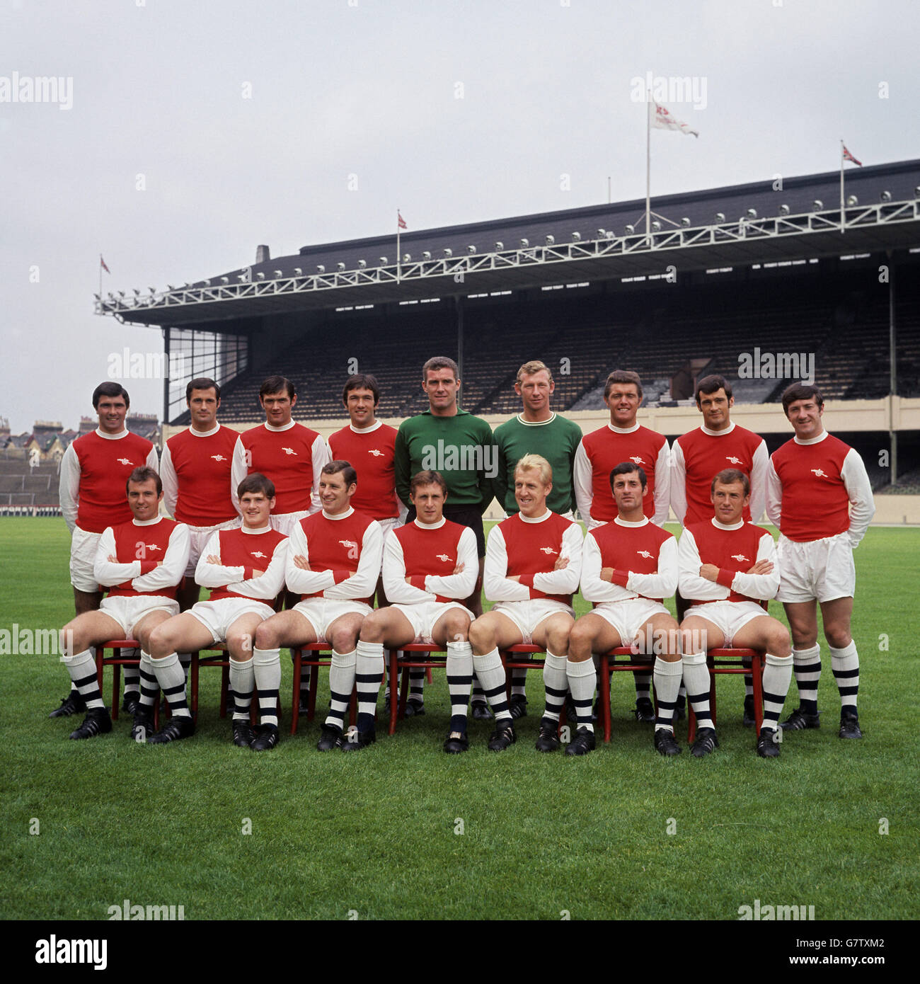 Arsenal erster Mannschaftskader 1968-69: (Hintere Reihe, l-r) Bobby Gould, George Graham, Peter Simpson, Jon Sammels, Jim Furnell, Bob Wilson, David Jenkins, Peter Story, George Armstrong; (Erste Reihe, l-r) David Court, Pat Rill, Terry Neill, John Radford, Ian Ure, Frank McLintock, Bob McNab Stockfoto