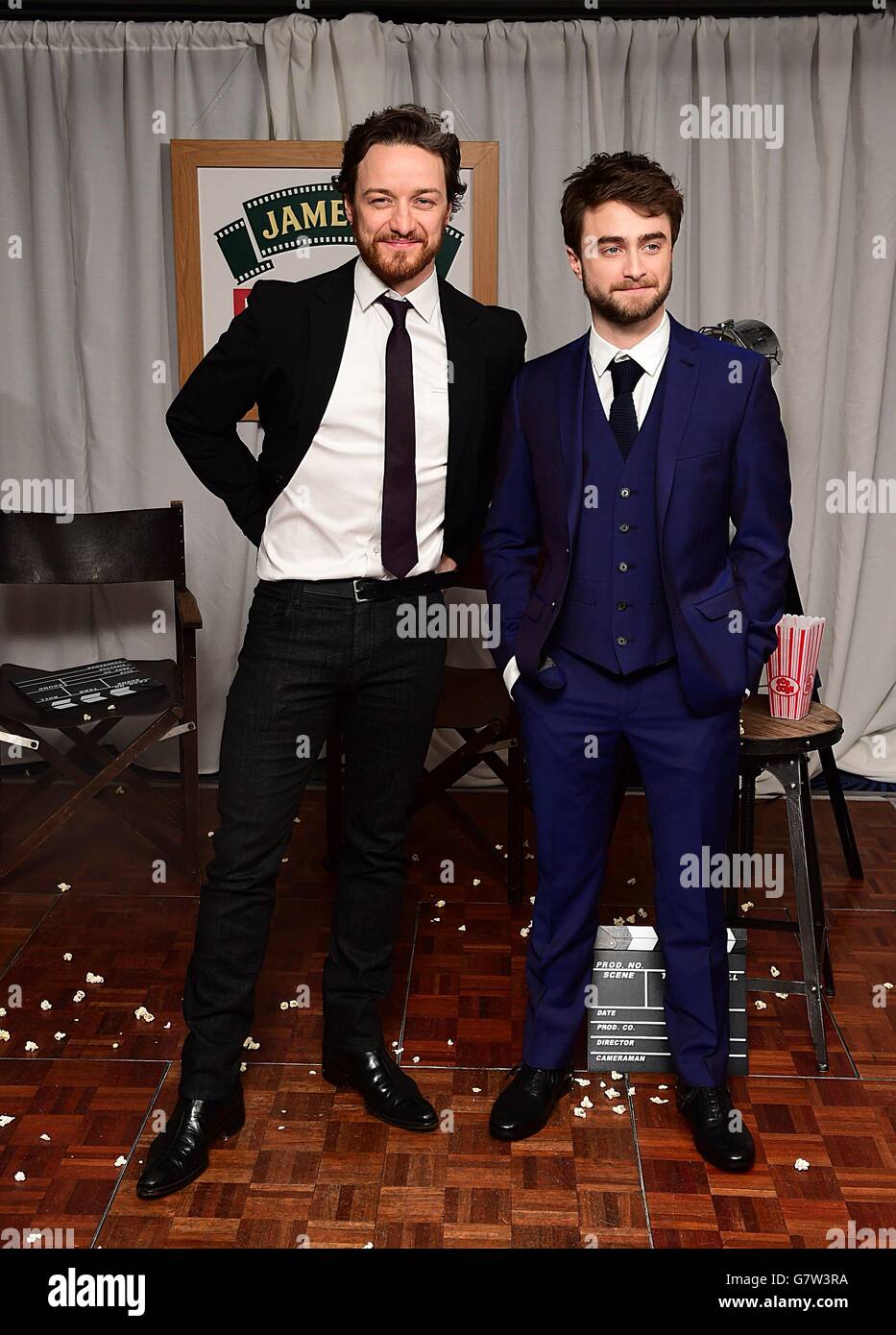 James McAvoy und Daniel Radcliffe (rechts) überreichen den Best British Film Award während der Jameson Empire Film Awards 2015, die im Grosvenor House in der Park Lane, London, stattfinden Stockfoto