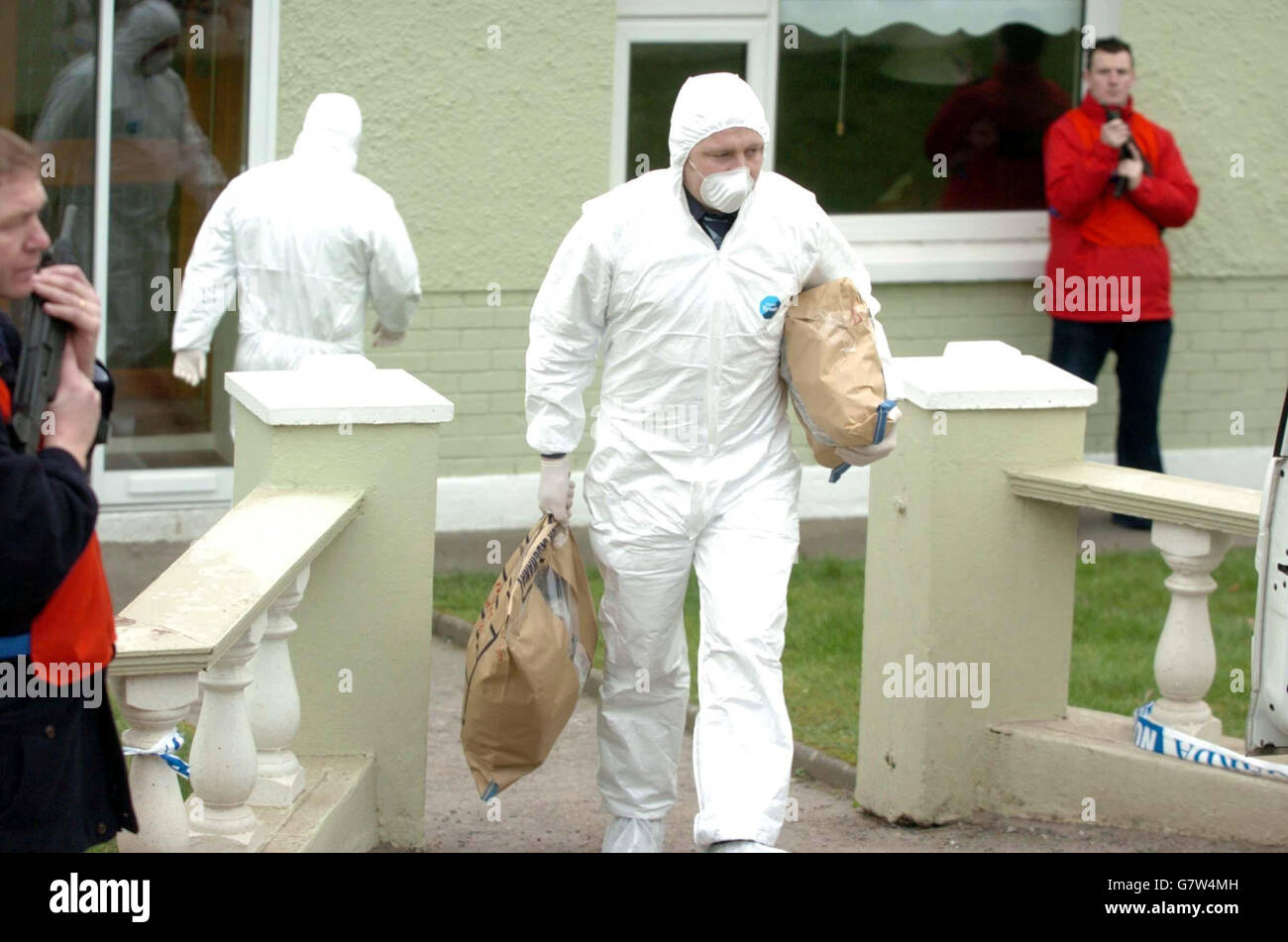 2.3m unter bewaffneter Bewachung vom Haus des registrierten Geldverleihers, Ted Cunningham. Stockfoto
