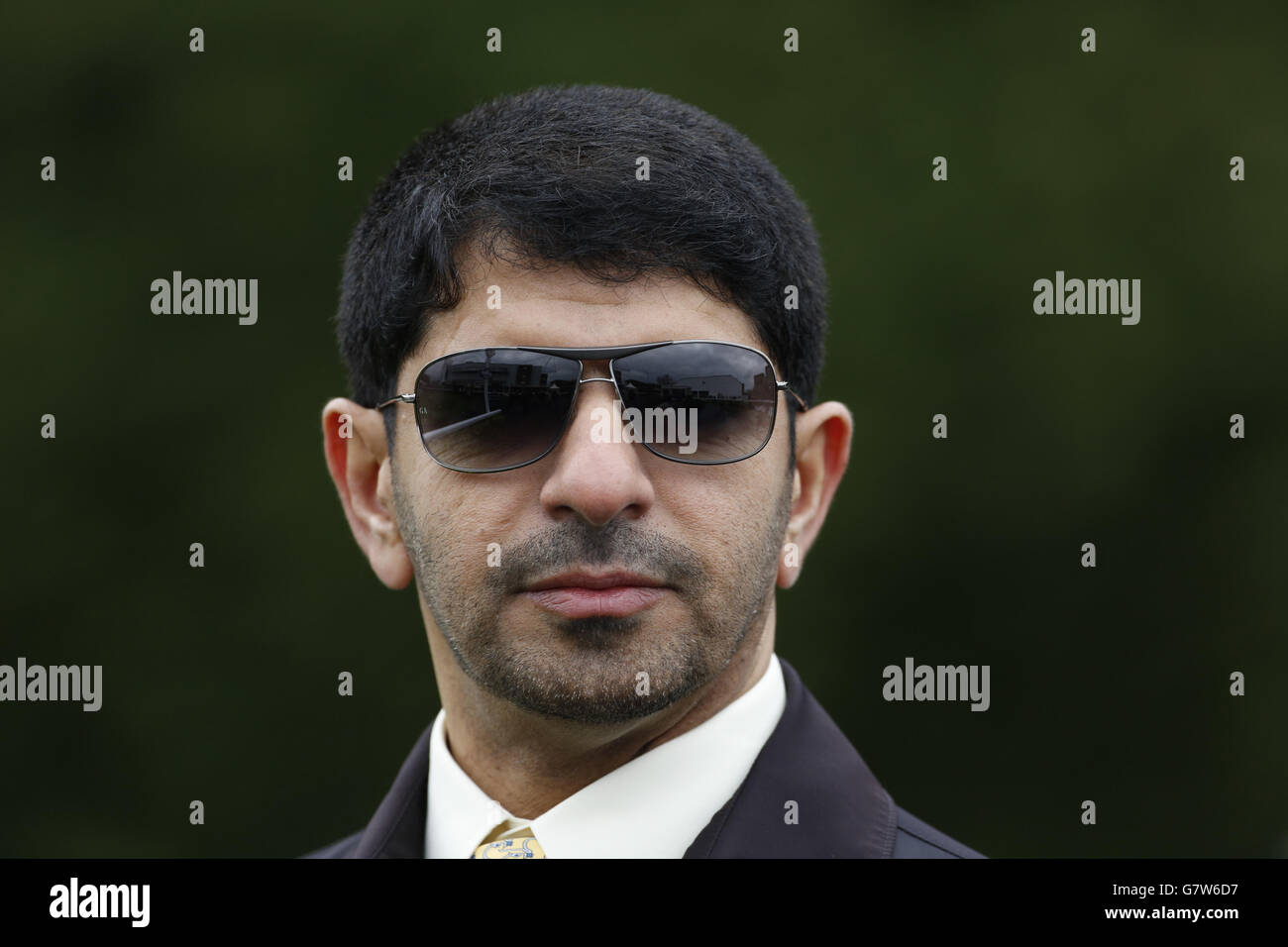 Godolphin Trainer Saeed bin Suroor vor dem Betfred unterstützt Jack Berry House Fohlen's Conditions Stakes Race Run während des Easter Family Fun Day auf der Kempton Racecourse. DRÜCKEN Sie VERBANDSFOTO. Bilddatum: Samstag, 4. April 2015. Siehe PA Story RACING Kempton. Bildnachweis sollte lauten: Julian Herbert/PA Wire Stockfoto