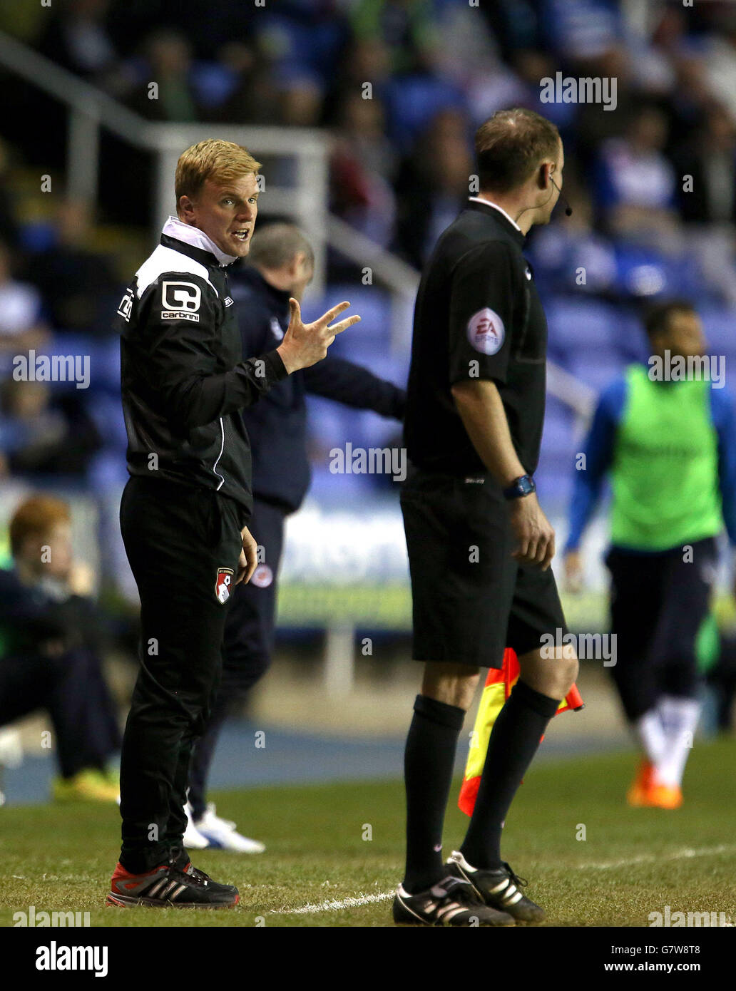 Eddie Howe, Manager von AFC Bournemouth, spricht mit dem Schiedsrichter Stockfoto