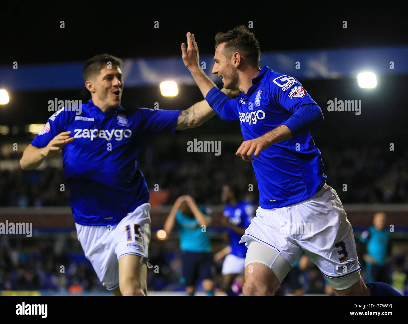 Jonathan Grounds (rechts) von Birmingham City feiert mit Rob Kiernan (links) das erste Tor des Spiels gegen Blackburn Rovers. Stockfoto