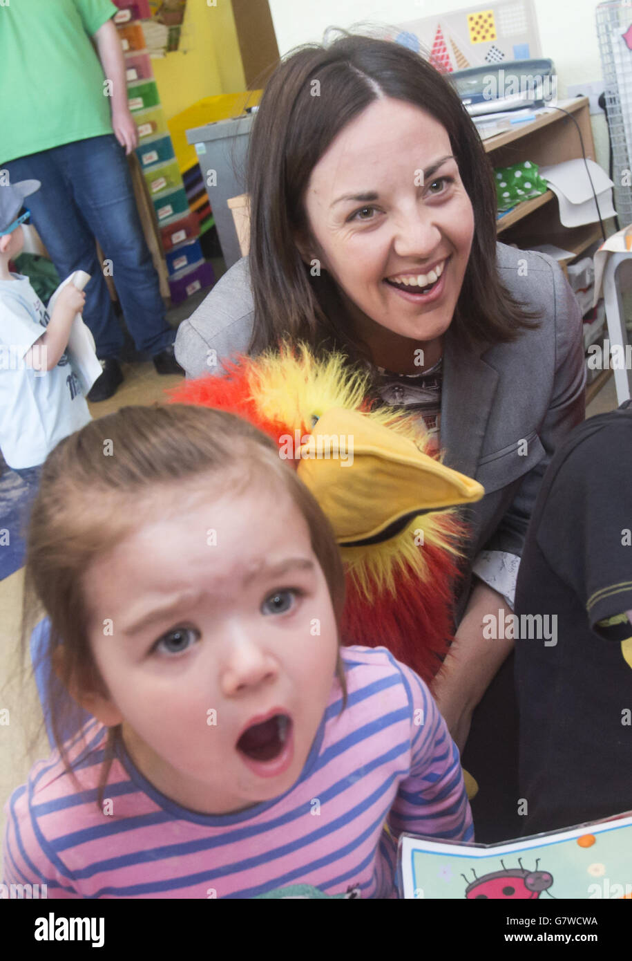 Schottische Labour-Partei-Parlamentskandidatin für Edinburgh Eastern Kezia Dugdale während der Einführung des Frauenprogramms der Partei im Coconut Corner Nursery in Glasgow. Stockfoto