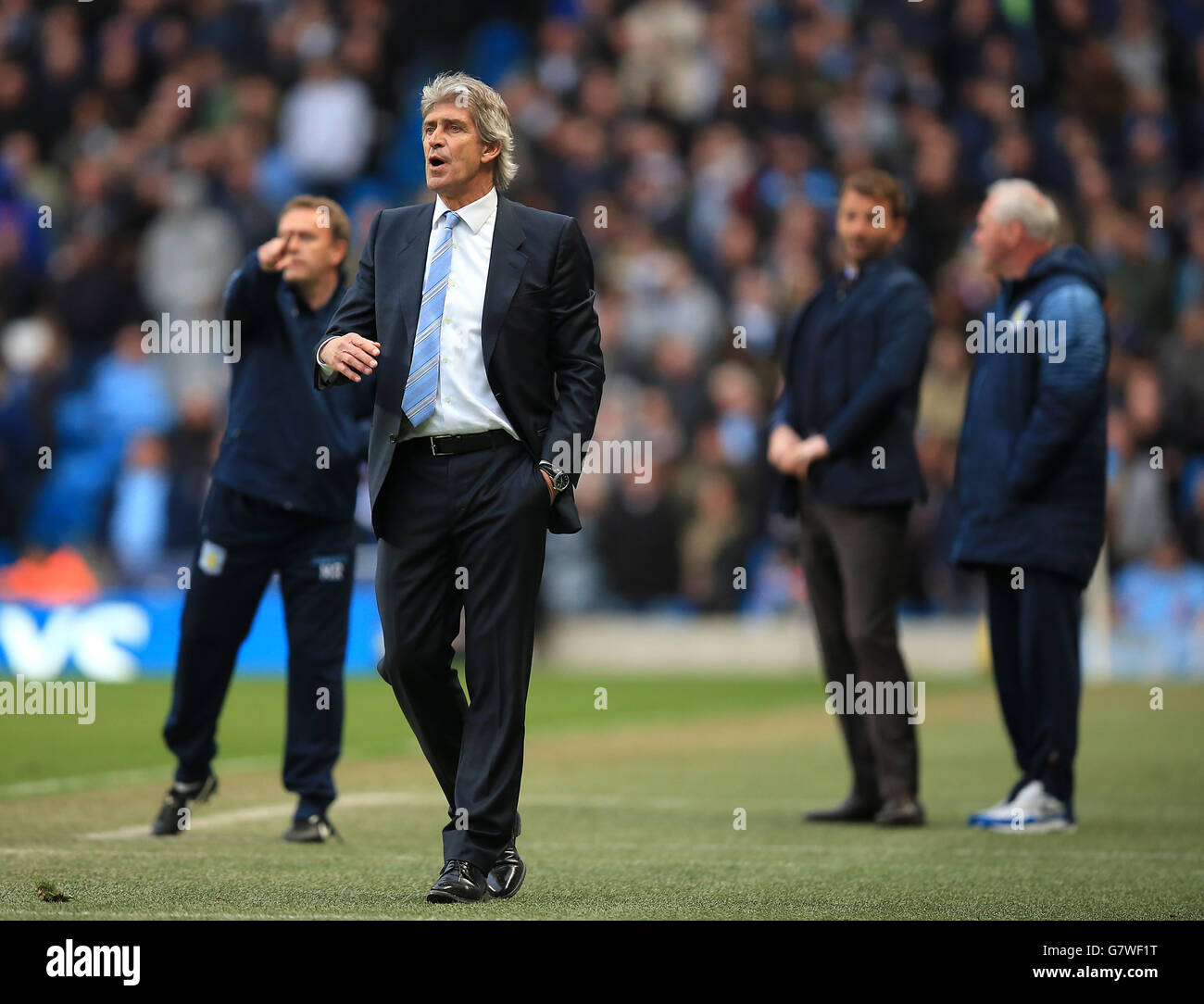 Manchester City Manager Manuel Pellegrini schreit in Streitereien aus seinem technischen Bereich. Stockfoto